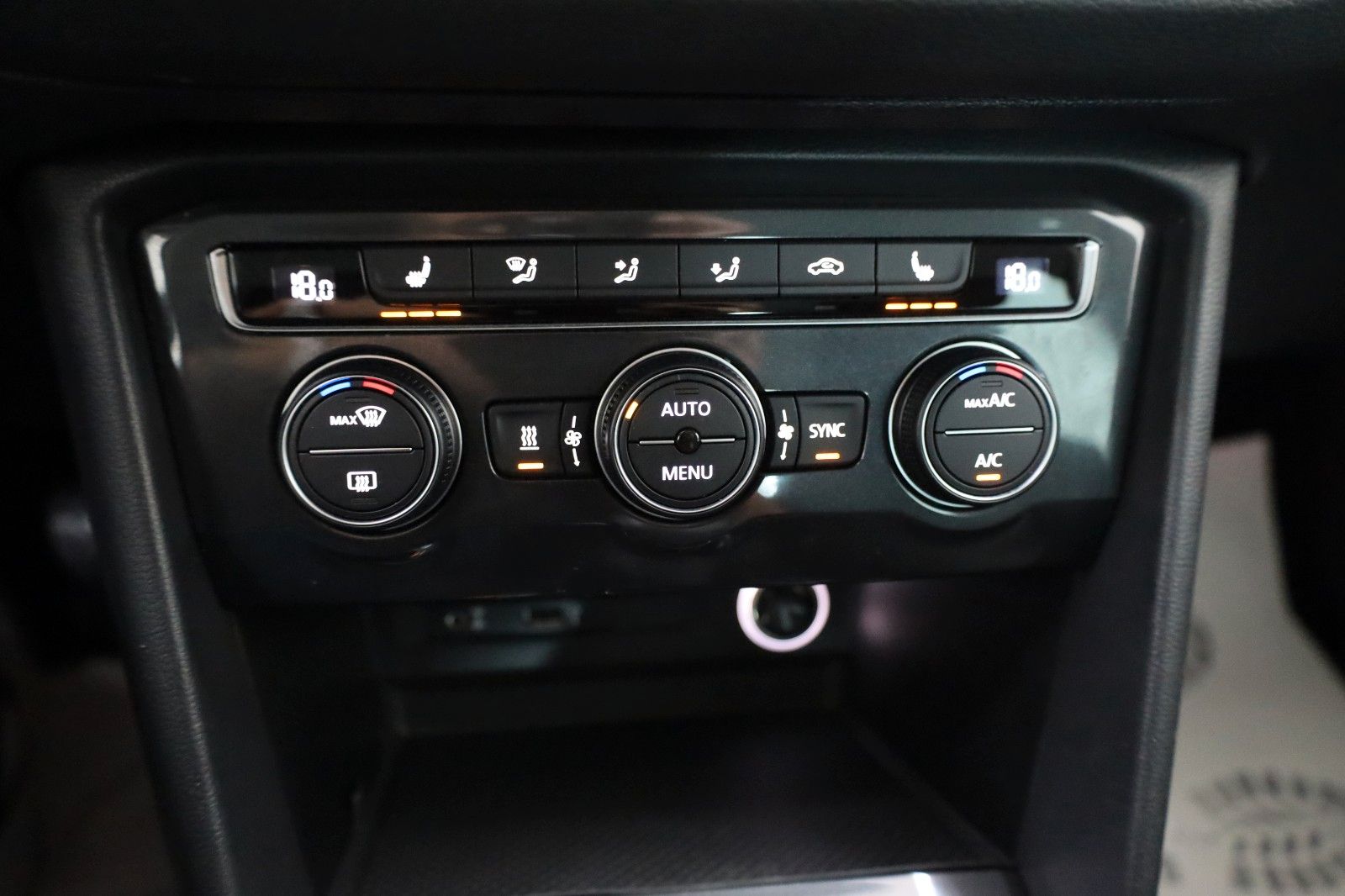 Fahrzeugabbildung Volkswagen Tiguan Highline Alcantara,Navi,LED,Kamera,ACC,SH