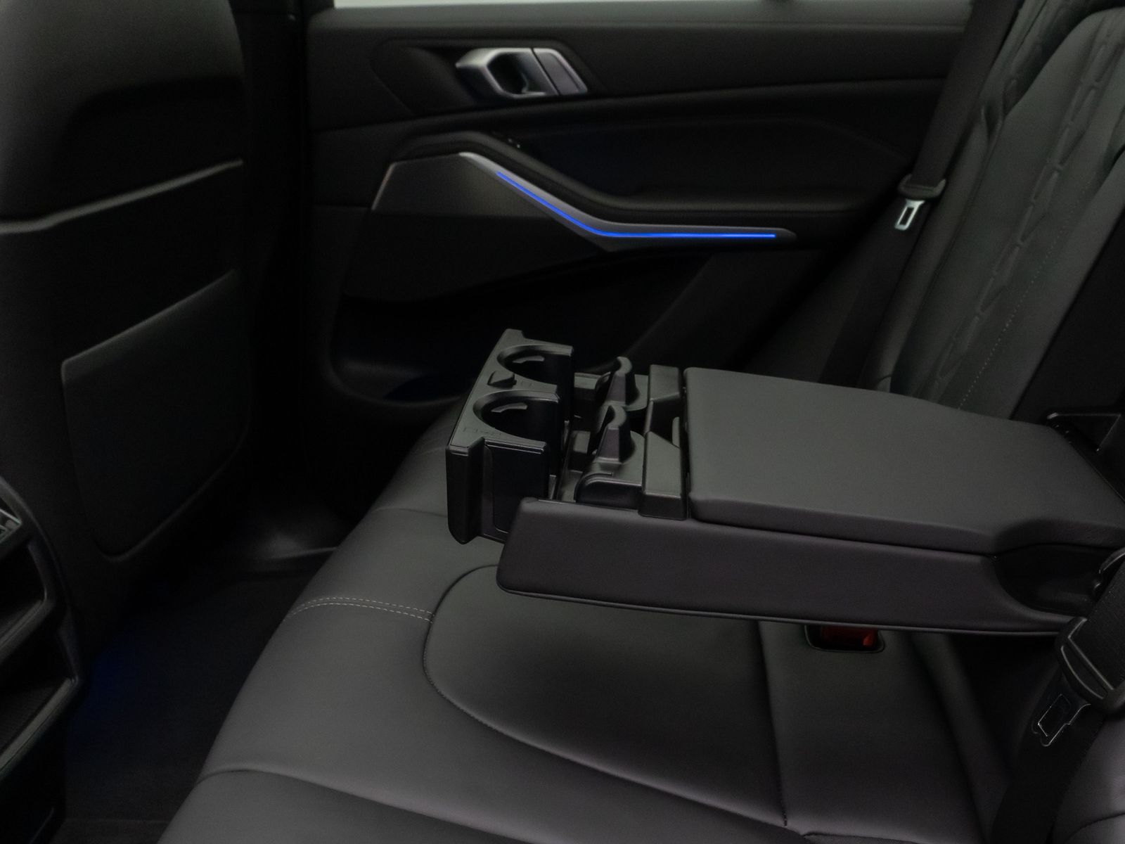 Fahrzeugabbildung BMW X5 M50i Panoram 360°HUD DAB HiFi Massage AHK 22"