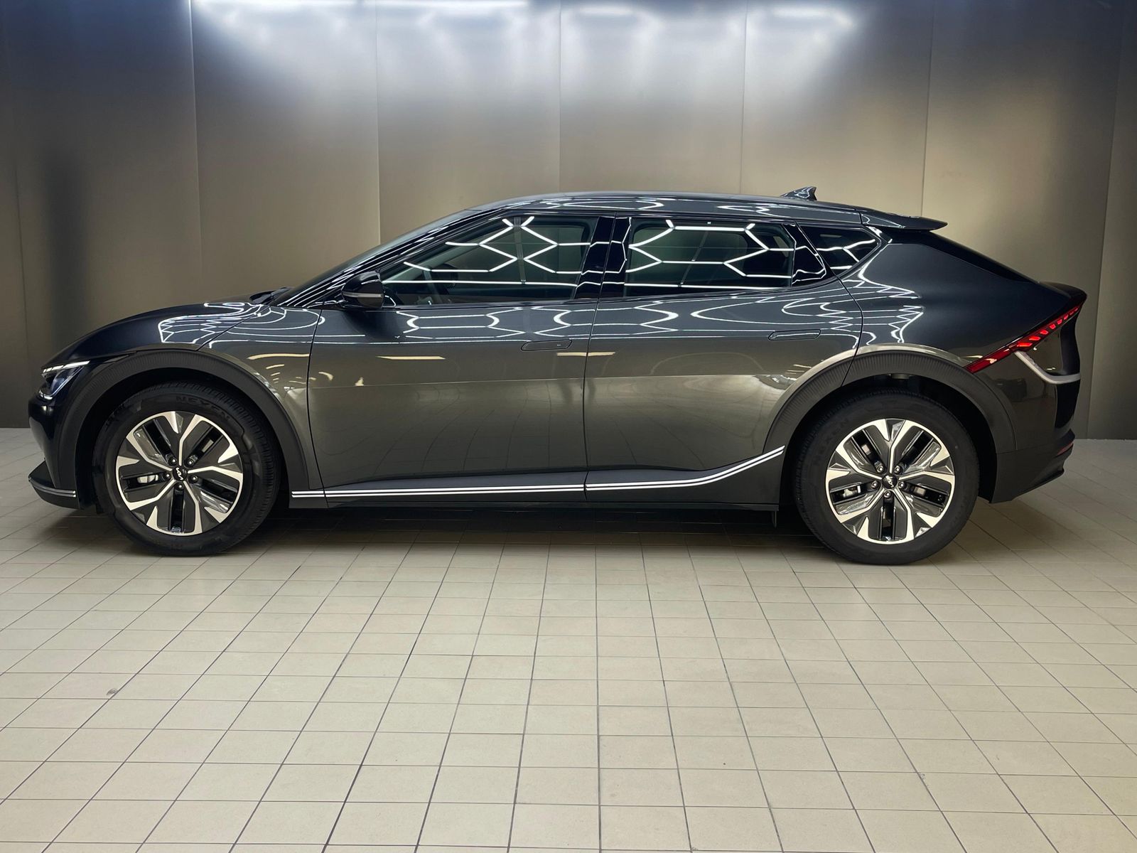 Fahrzeugabbildung Kia EV6 2WD LEDER+NAVI+LED+SITHZ+KAMERA+ACC+DAB+WP+