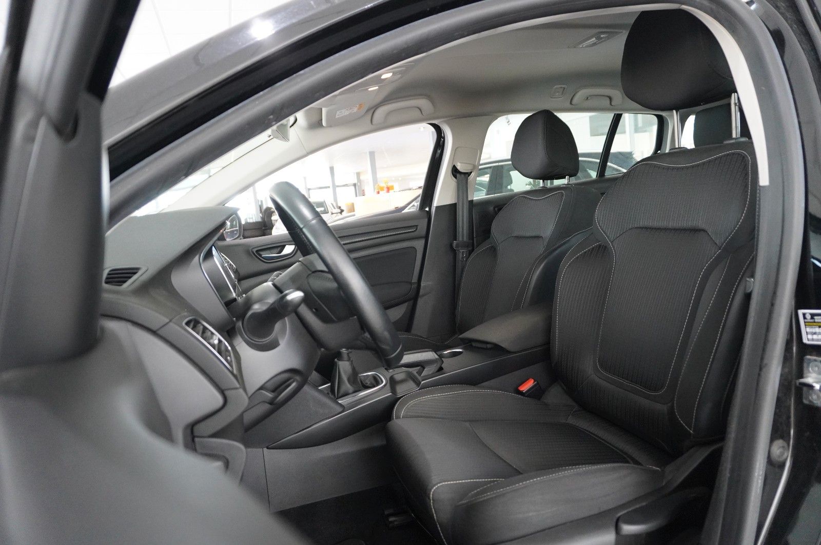 Fahrzeugabbildung Renault Megane IV 1.5D GT BUSINESS NAVI/LED/PDC/VIRT/AHK