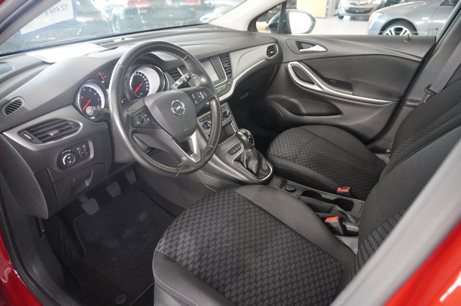 Fahrzeugabbildung Opel Astra K ST 1.2T BUSINESS NAVI/LED/SHZ/TEMP./DAB+