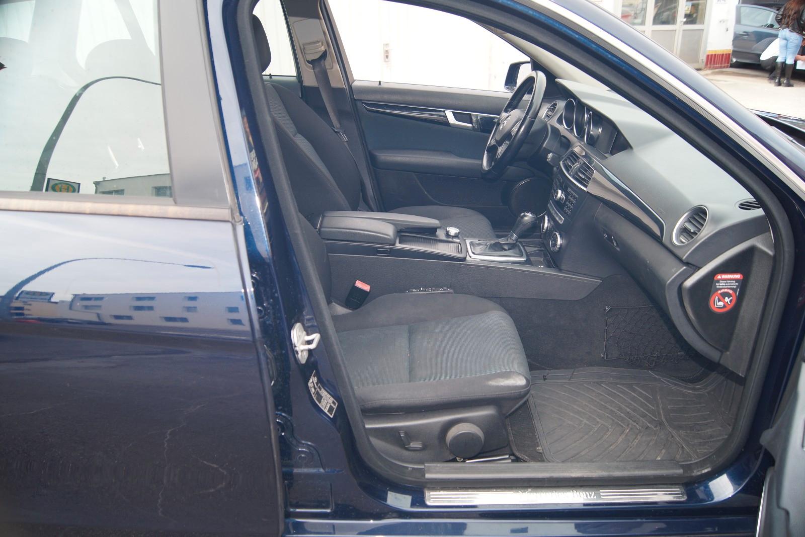 Mercedes-Benz C180 2014 — photo 20