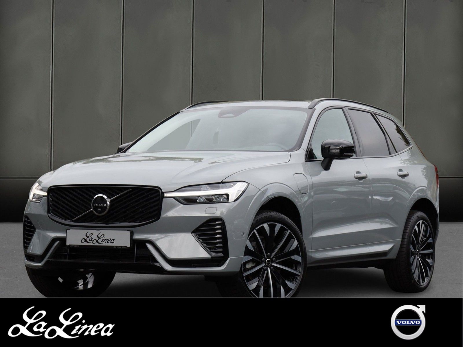 Volvo XC60 T8 AWD Plus Dark Reskin NP:88.670,-//FOUR-C