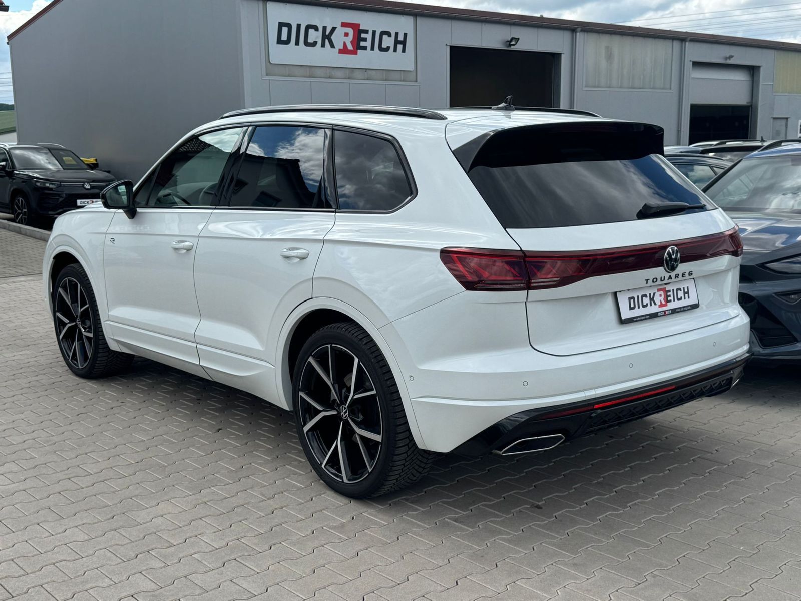 Fahrzeugabbildung Volkswagen Touareg 3.0TDI 4M R-Line VOLL Black 22" UPE 114T