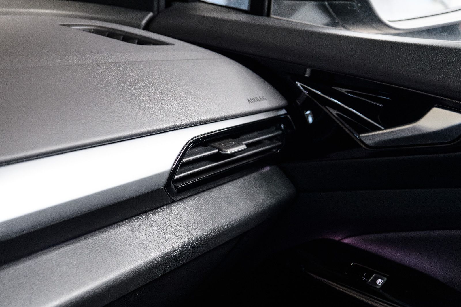 Fahrzeugabbildung Volkswagen ID.4 Pure Performance LED+360°KAM+KEYLESS+E-HECK