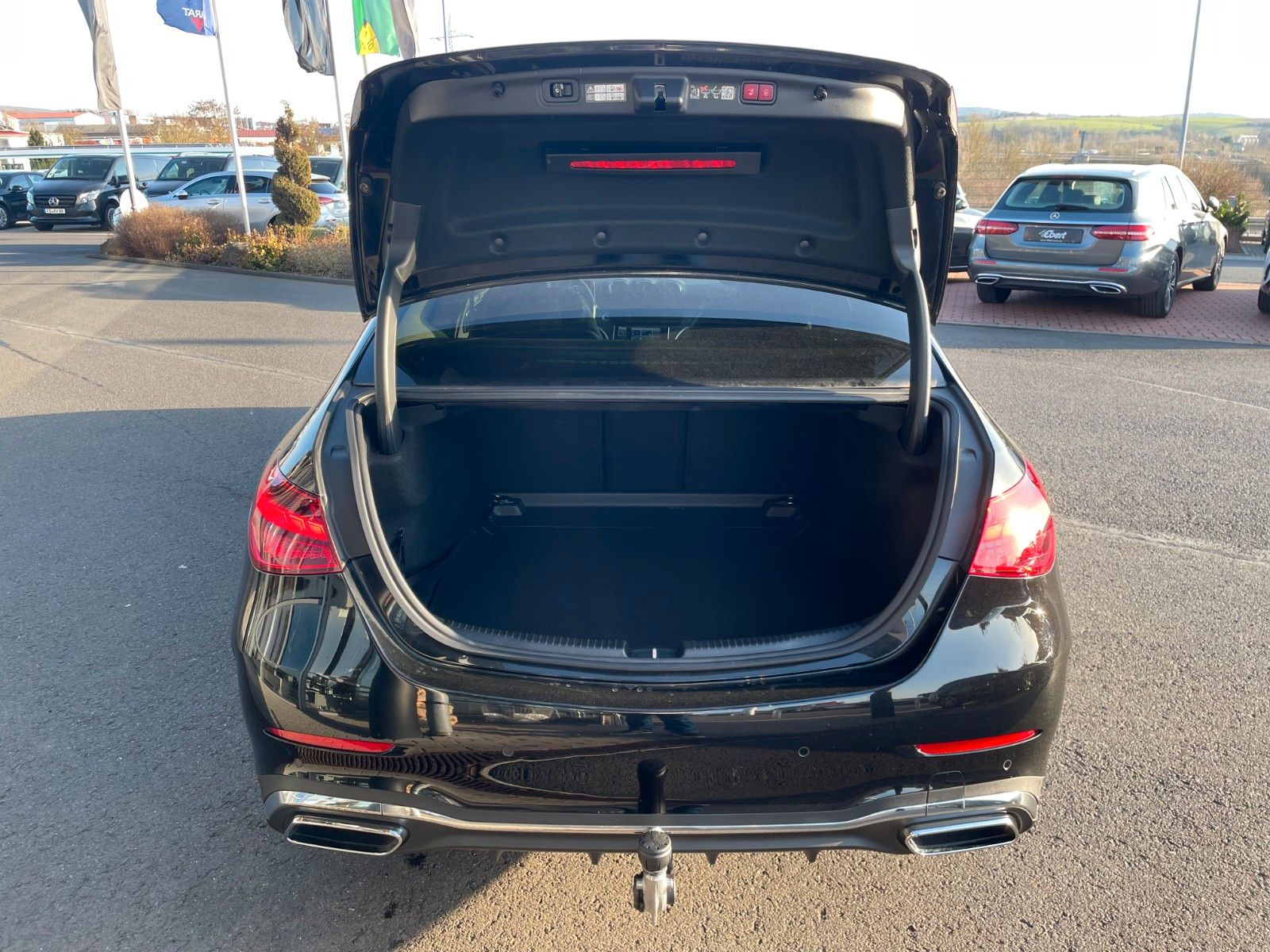 Fahrzeugabbildung Mercedes-Benz C 200 AMG AHK+Memory+Distr+R-Kamera+Keyless+19"