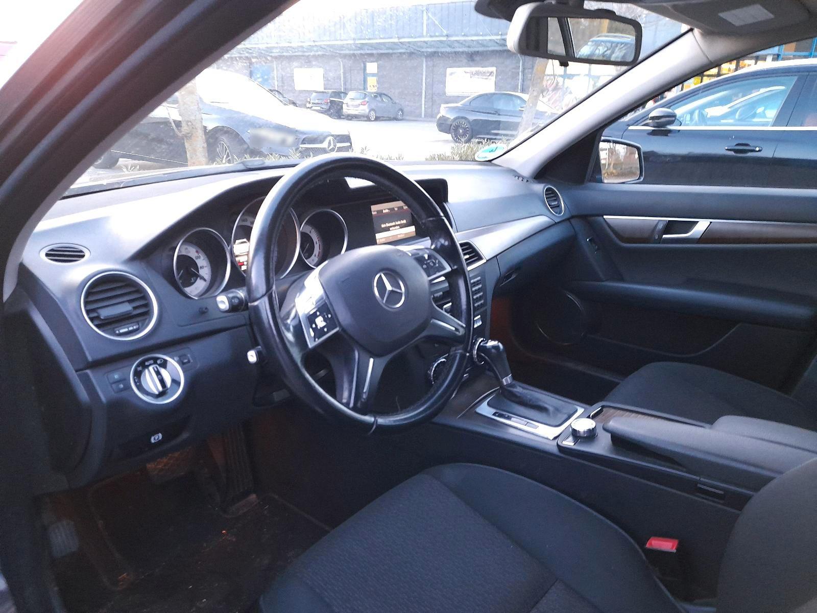 Mercedes-Benz 220 2013 — photo 13
