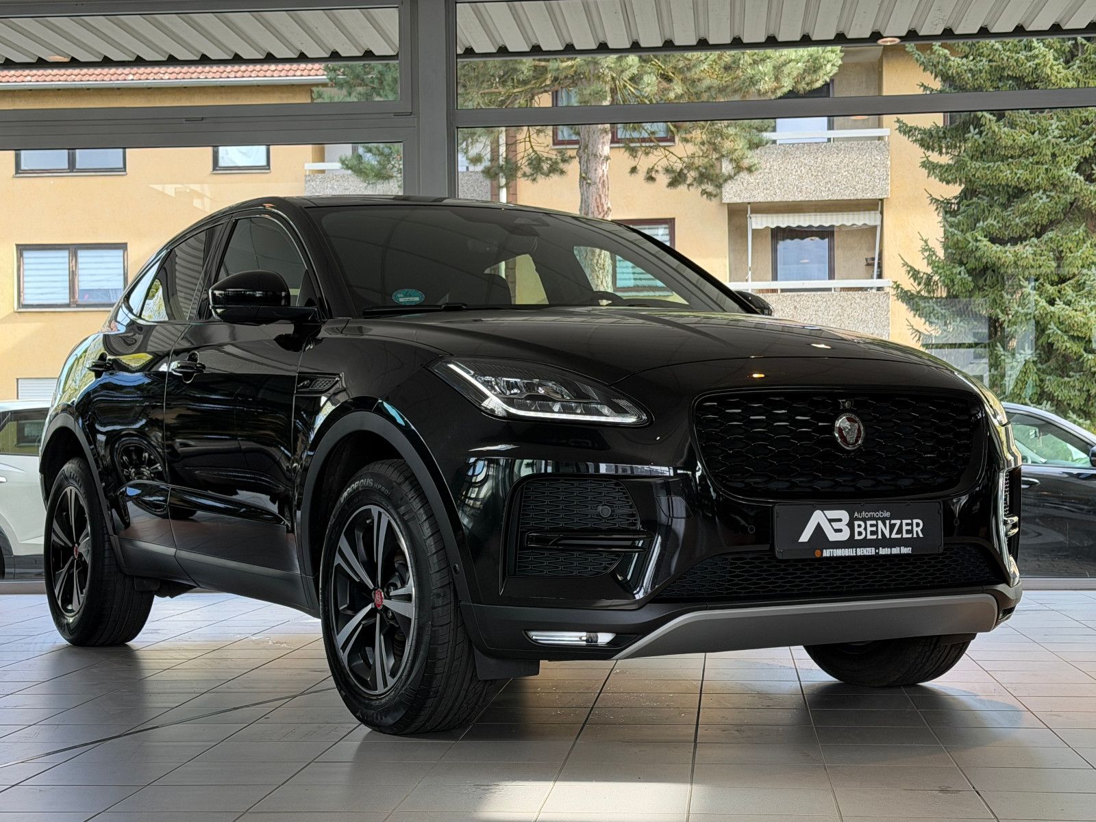 Fahrzeugabbildung Jaguar E-PACE S AWD/BLACK-PACK/360°KAM/LED/3D-KAMERA/