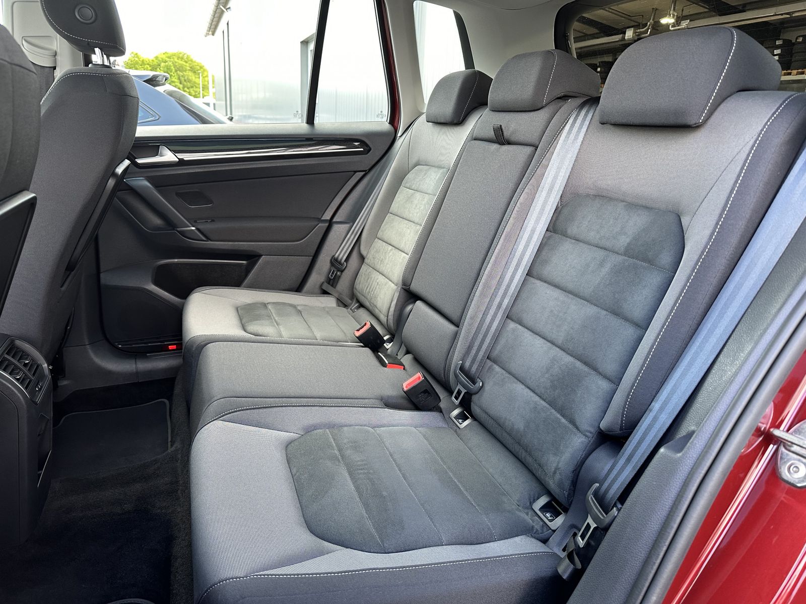 Fahrzeugabbildung Volkswagen Golf Sportsvan 1.5 TSI Highline NAV+LED+ACC+PANO