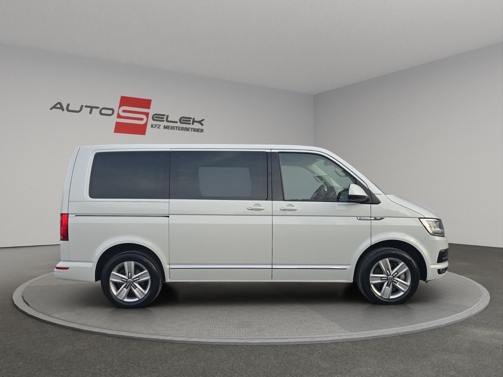 Fahrzeugabbildung Volkswagen T6 Multivan Generation Six+DSG+7 Sitze+AHK+LED