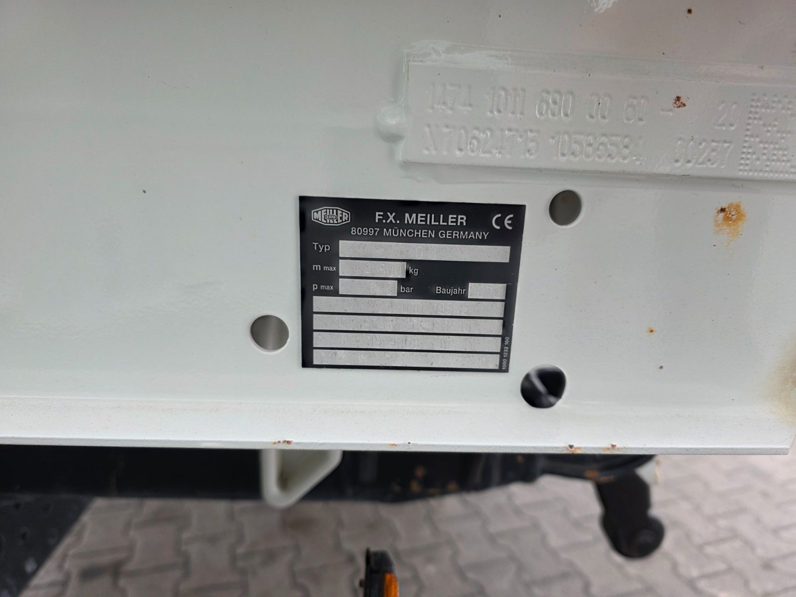 Fahrzeugabbildung Mitsubishi Fuso Canter 7C18D DoKa 7 Sitze AHK