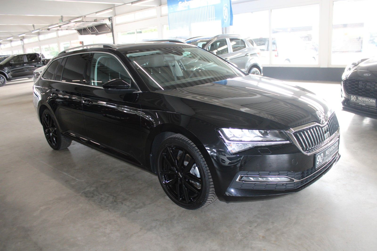 Fahrzeugabbildung SKODA Superb 2.0 TDI DSG STYLE COMBI LED AHK ACC uvm.