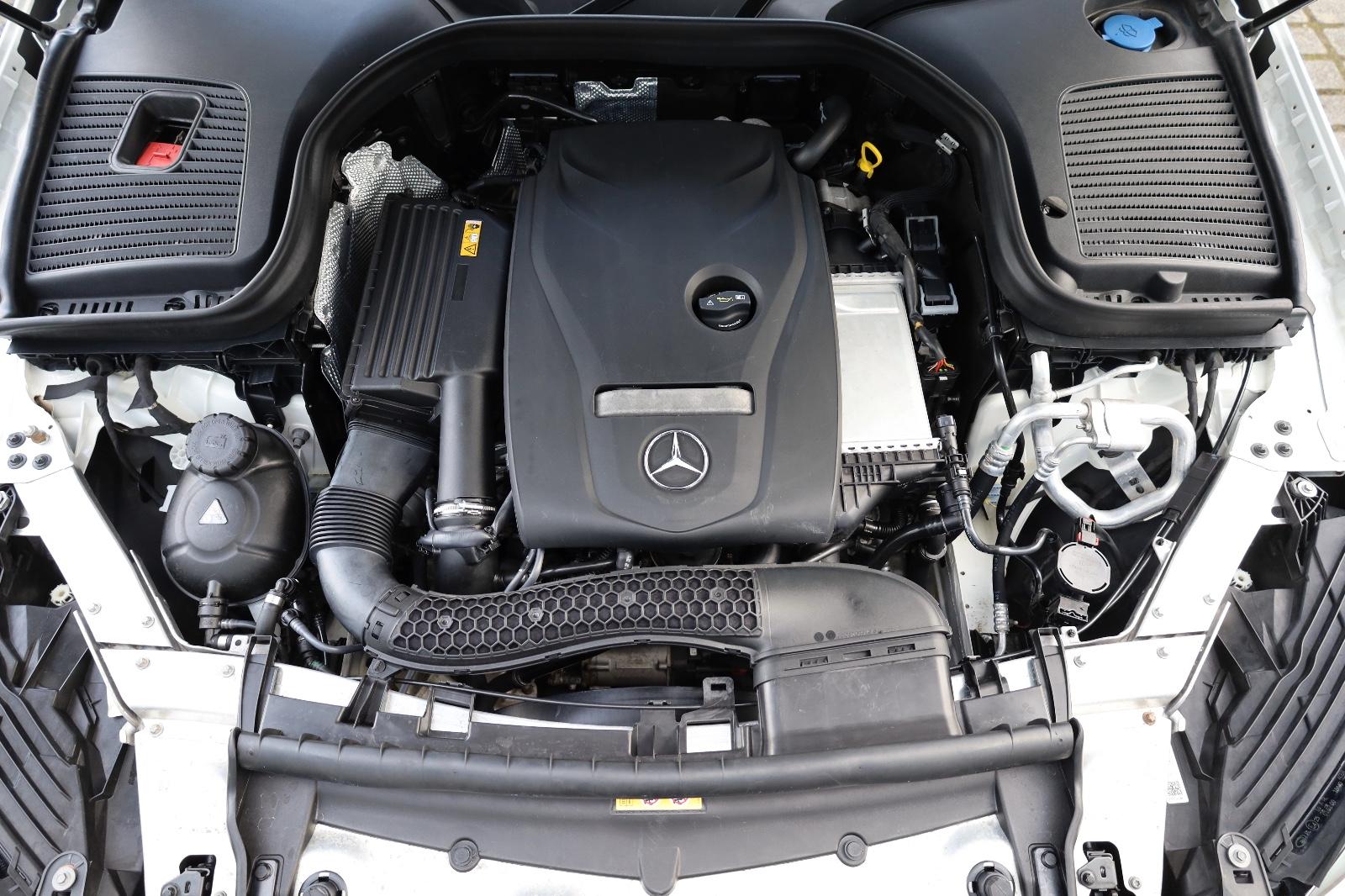 Mercedes-Benz GLC 300 4MATIC/PANO/SHZ/LHZ/TOTW/KAMERA/PDC/R19