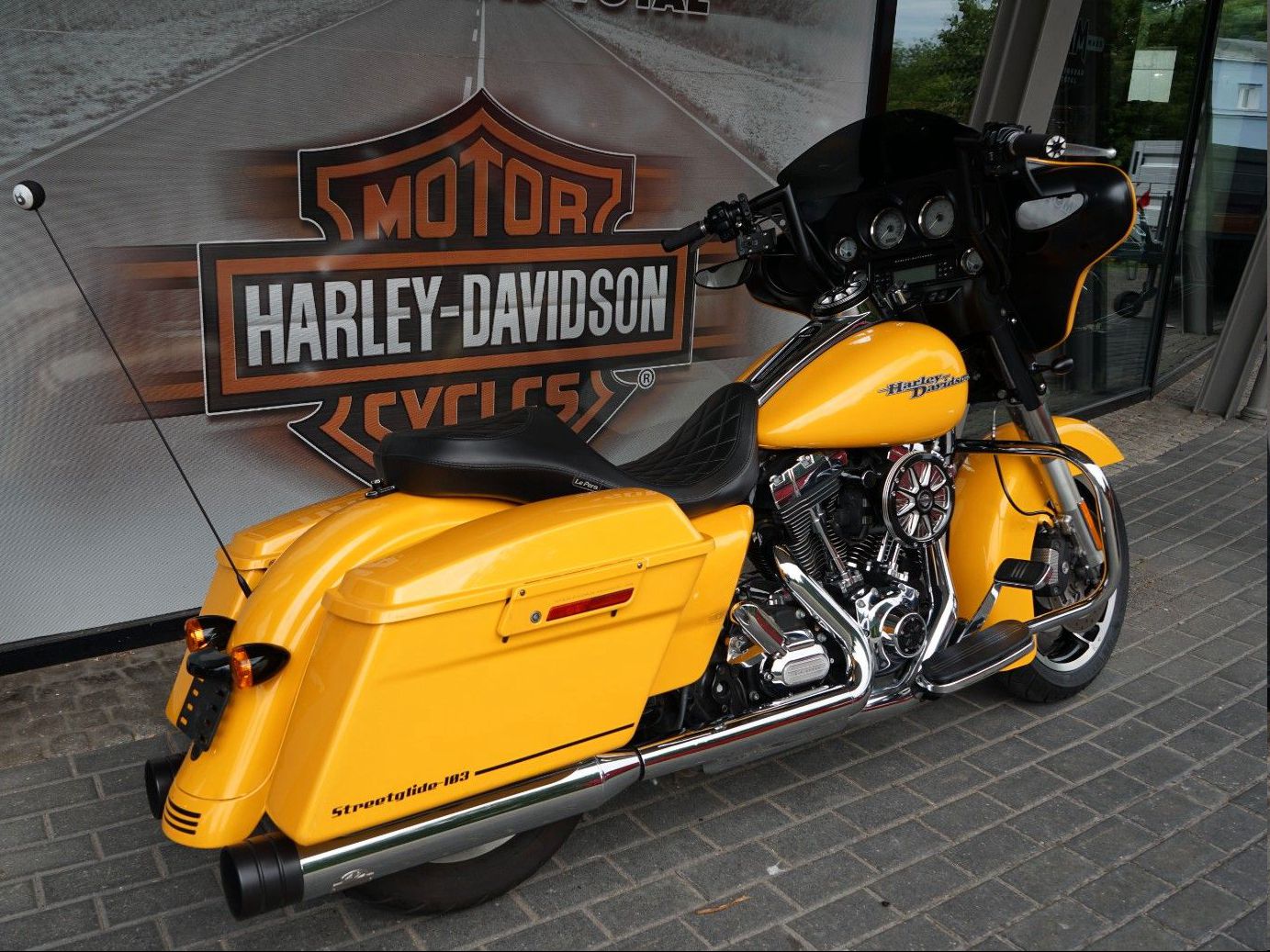 Fahrzeugabbildung Harley-Davidson Street Glide 103 - Jekill & Hyde - Garmin