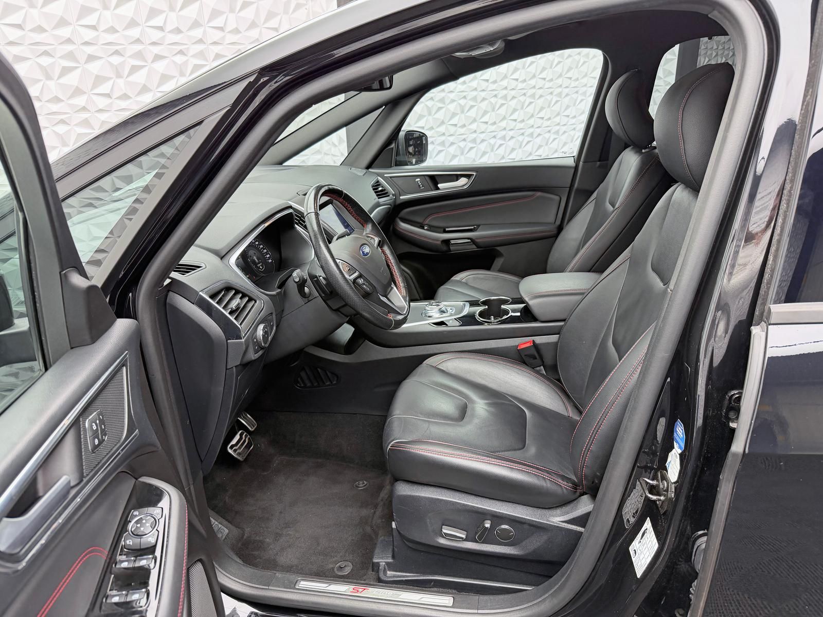 Fahrzeugabbildung Ford S-MAX ST-LINE 2.0 AWD 4x4/7-SITZER/ACC/AHK/R-CAM