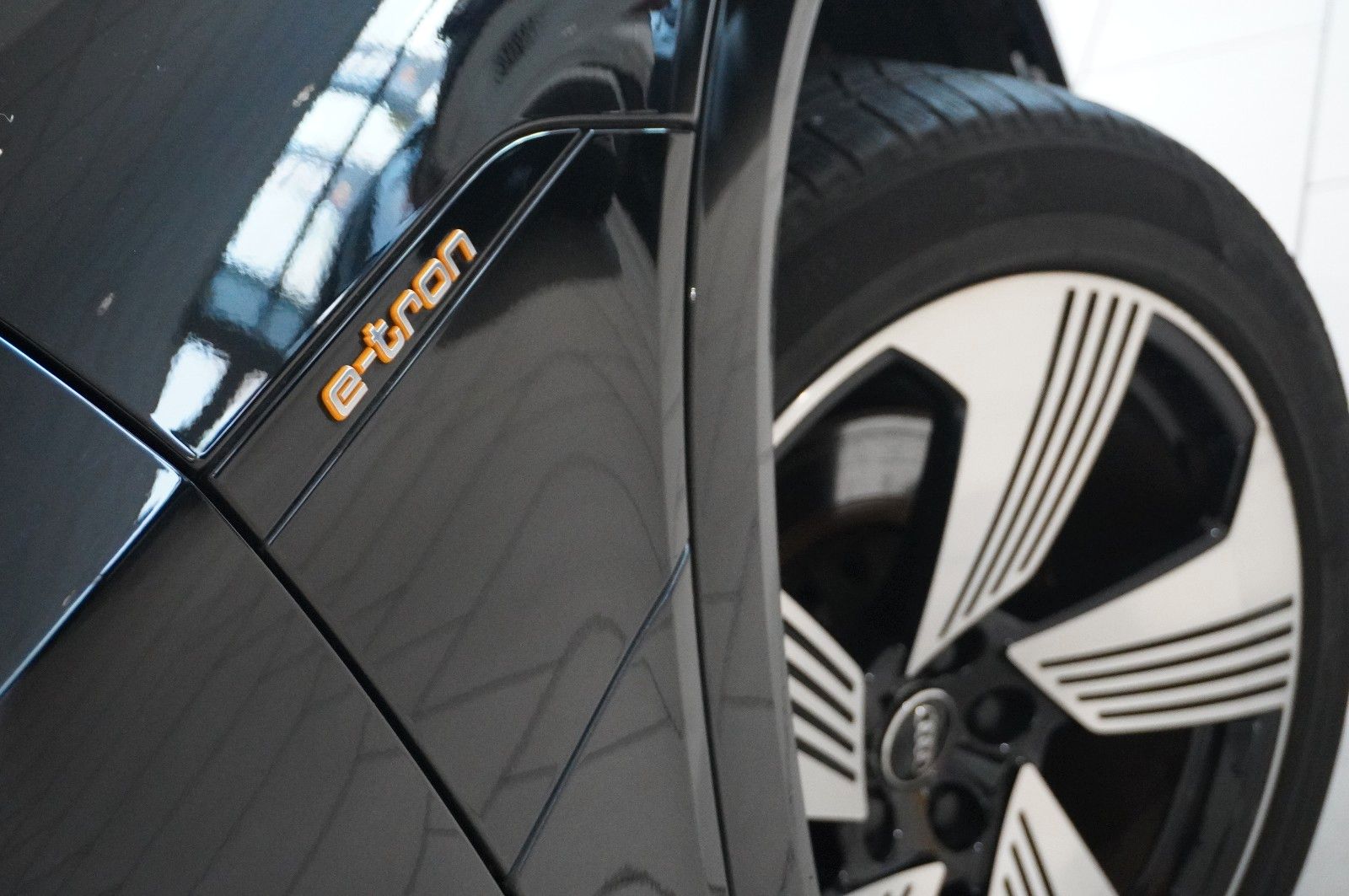 Fahrzeugabbildung Audi e-tron 50 quattro ADVANCED NAVI/LED/SPORT/SH/DAB
