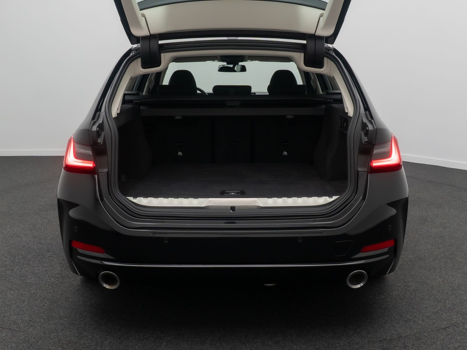 Fahrzeugabbildung BMW 320e GeschwindigReg AHK HiFi PDC CockpitPlus DAB