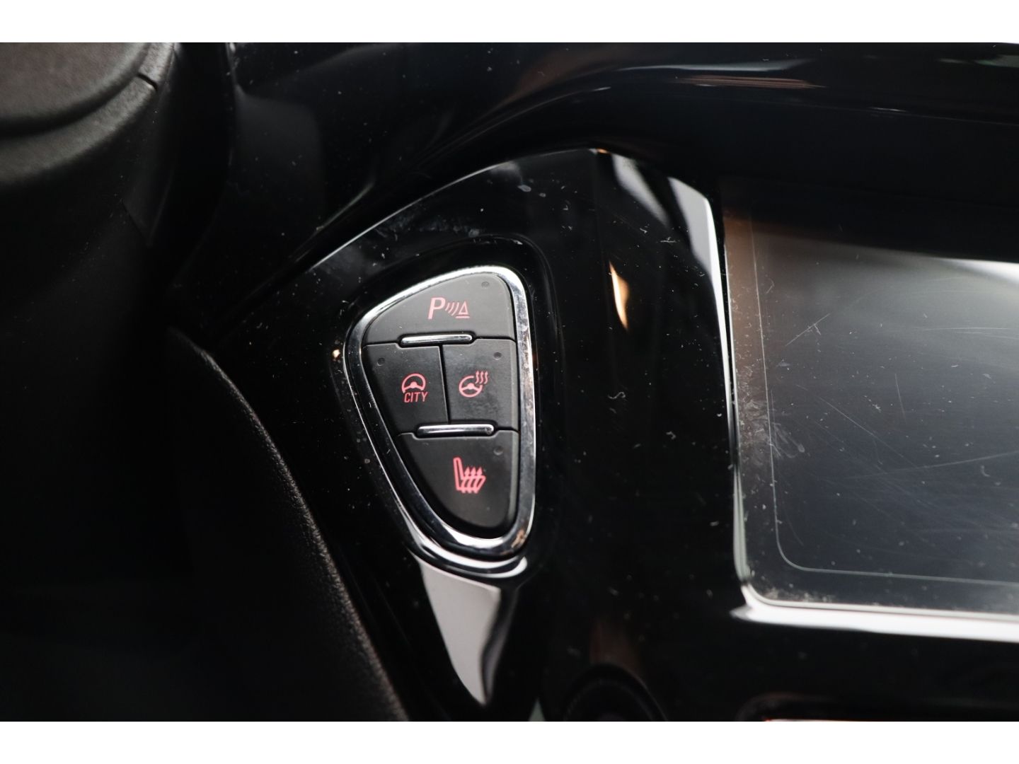 Fahrzeugabbildung Opel Corsa E 1.4 120 Jahre SHZ AppleCP
