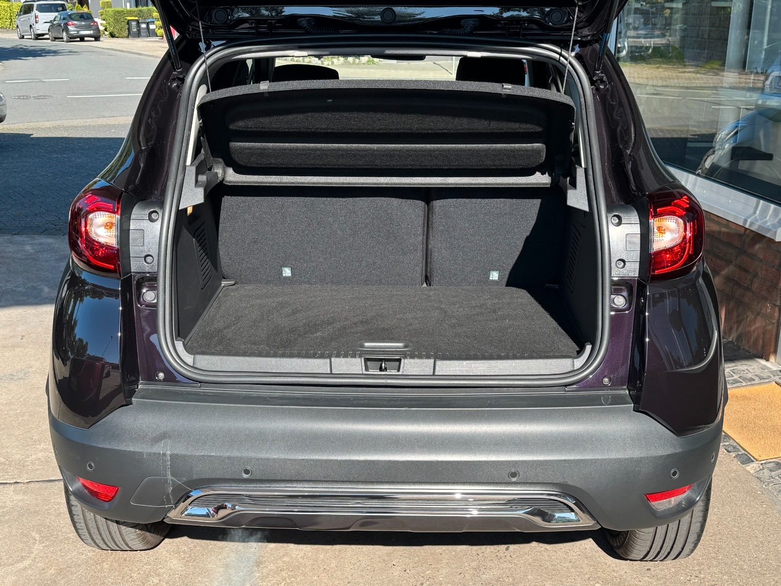 Fahrzeugabbildung Renault Captur Initiale Paris Navi/Leder/Kamera/21Tkm