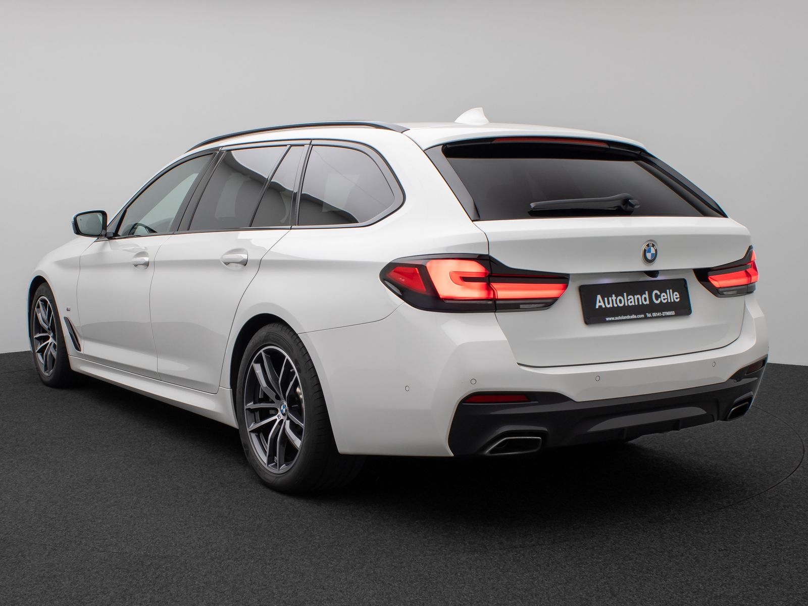 Fahrzeugabbildung BMW 530d xD M Sport Panorama Laser 360°HUD DAB H/K