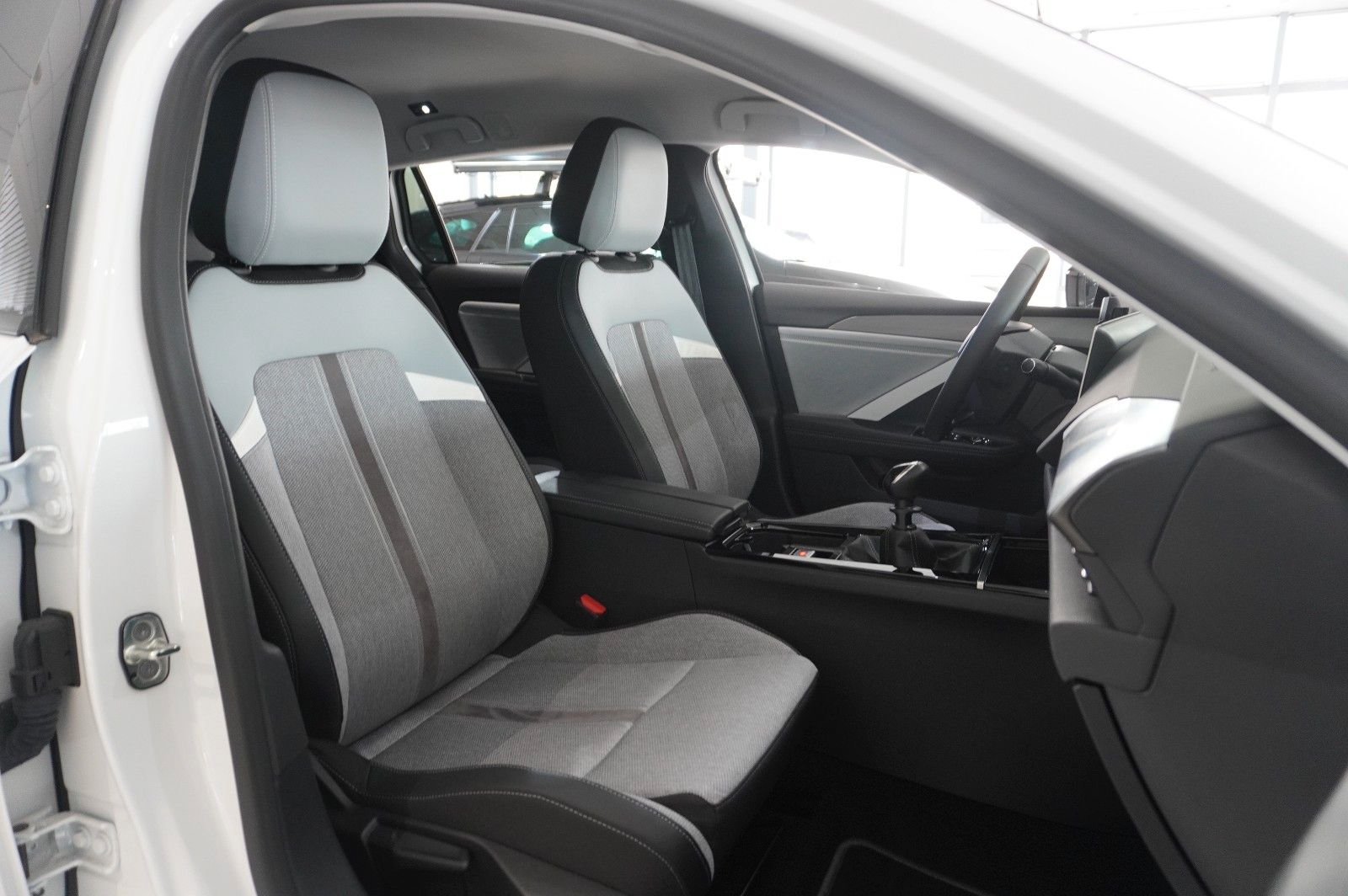 Fahrzeugabbildung Opel Astra L ST 1.5D ELEGANCE NAVI/LED/KAMERA/SH/DAB+