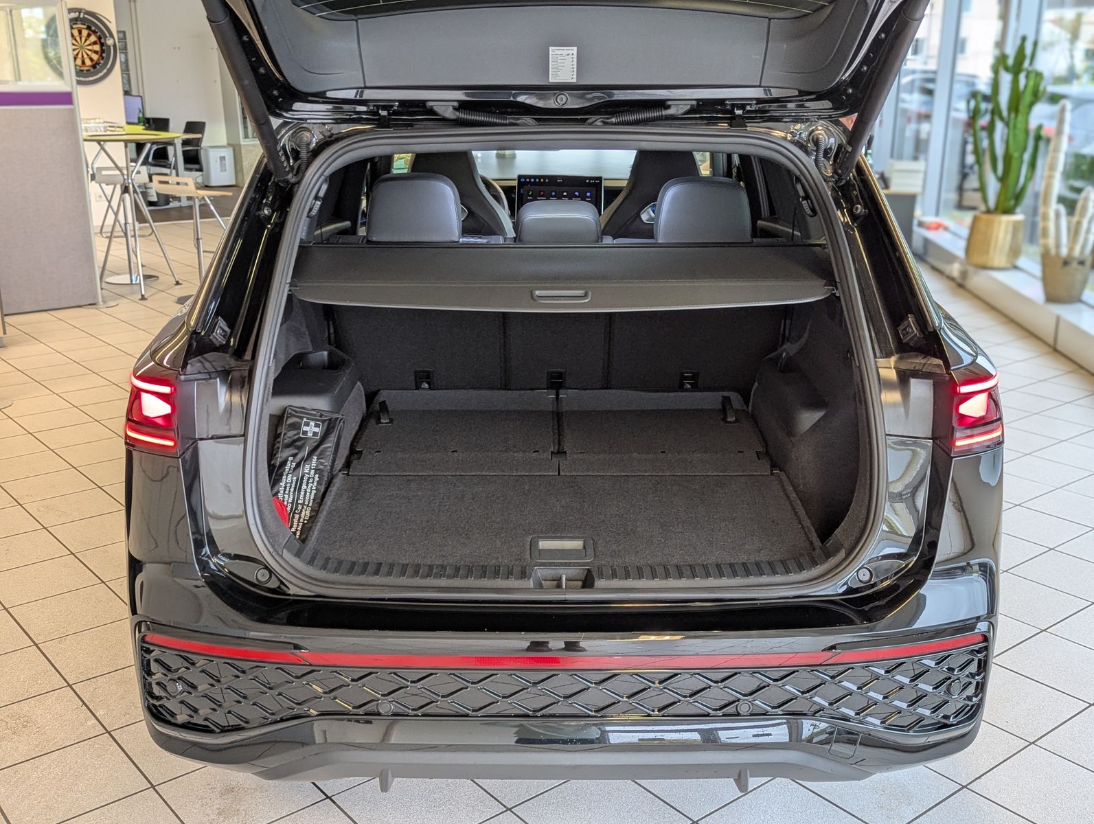 VW Tayron 2.0 4M R-Line Launch Pano Matrix AHK 20" - Image 19