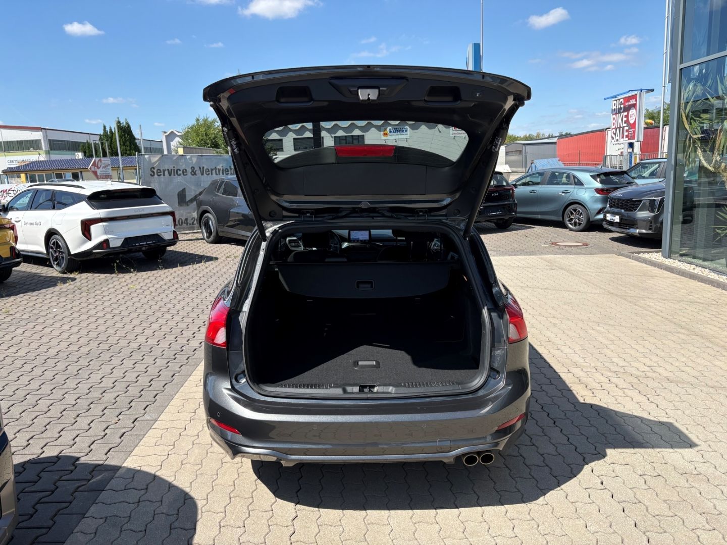 Fahrzeugabbildung Ford Focus Turnier ST-Line LED Kamera HeadUpDisplay