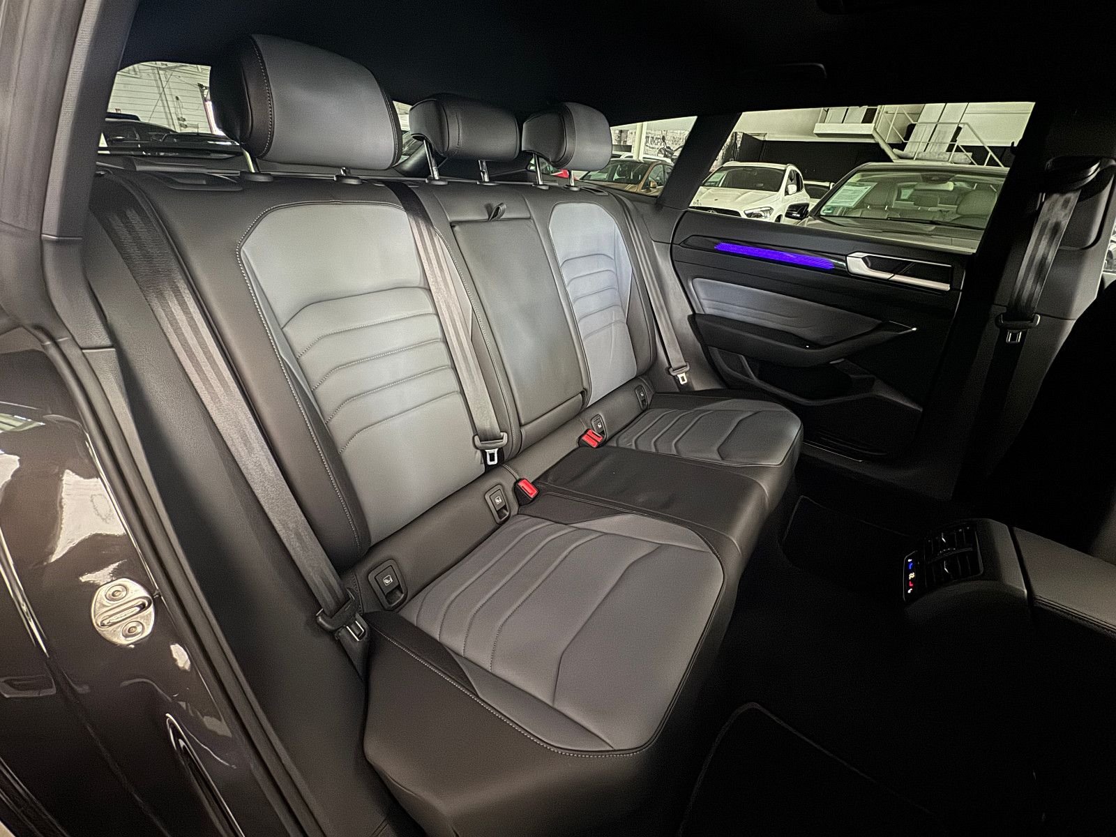 Fahrzeugabbildung Volkswagen ARTEON SB DSG ELEGANCE PANO IQ-LIGHT VW GARANTIE
