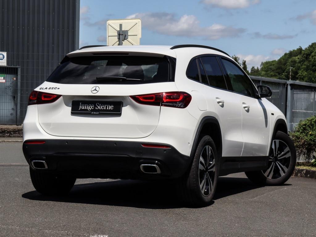 Mercedes-Benz GLA 250 e Progressive/MBeam/Night/Kamera/Memo/18