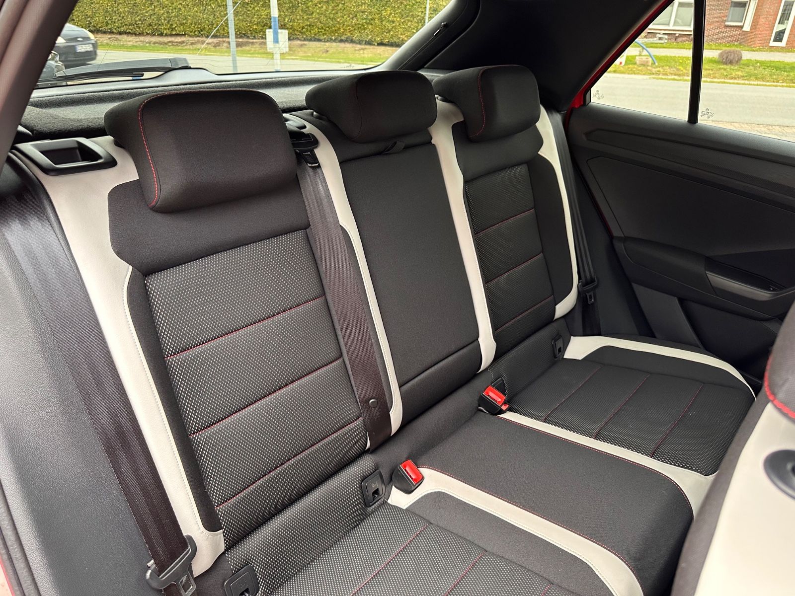 Fahrzeugabbildung Volkswagen T-Roc Sport 2.0 TSI 4Motion DSG LED/ACC/PDC/SHZ