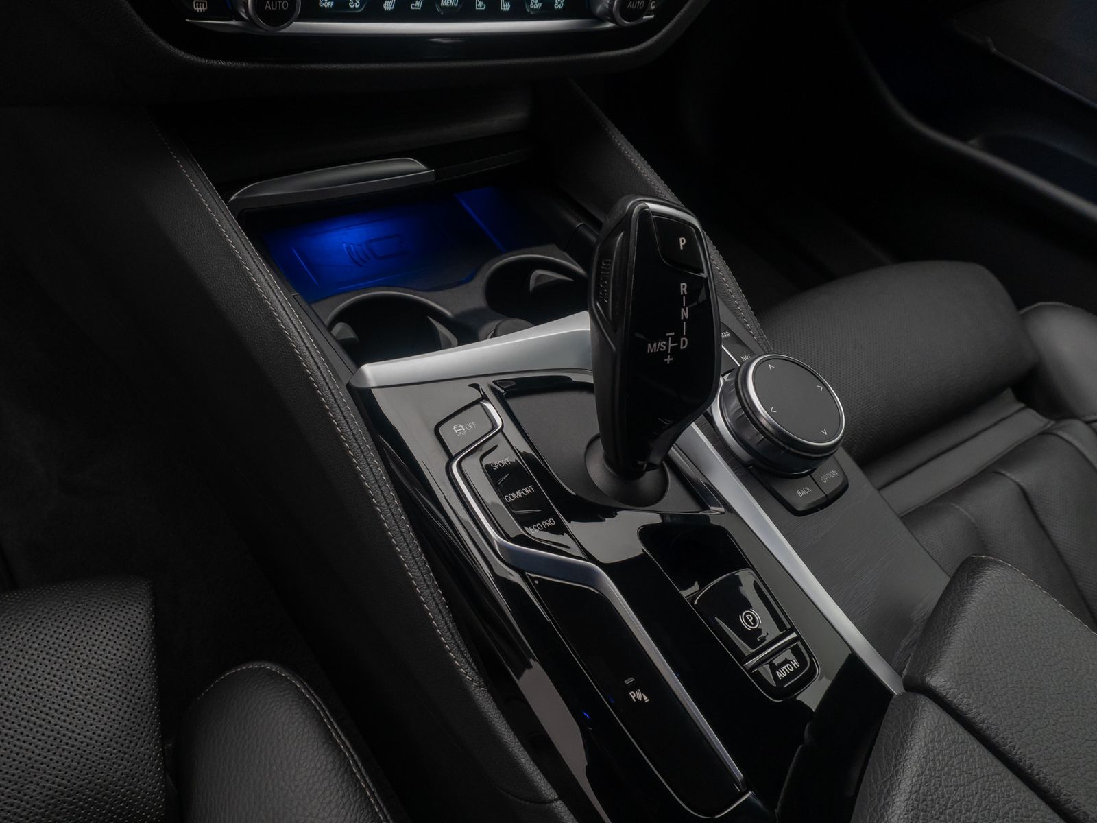 Fahrzeugabbildung BMW 520d xD Luxury Line DAB H/K Laser Kamera 19Zoll