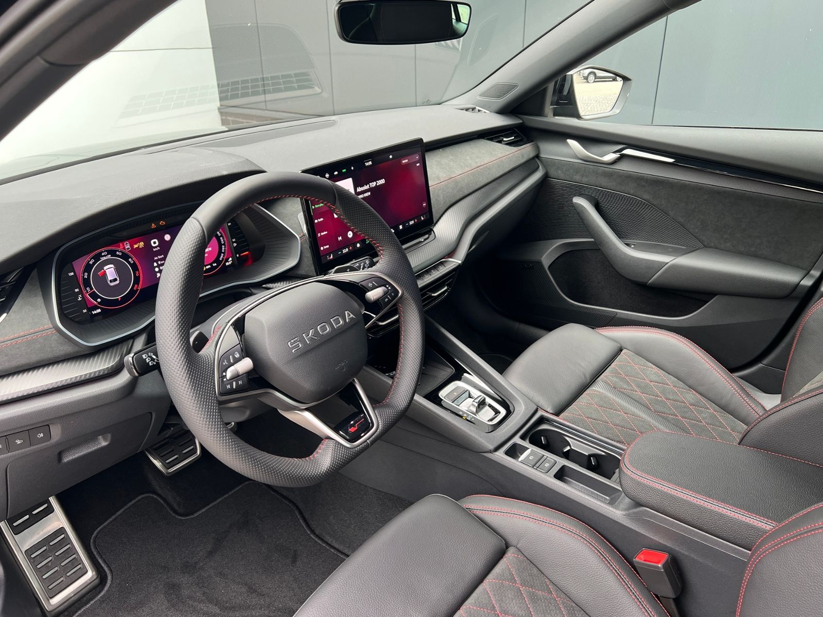 Fahrzeugabbildung SKODA Octavia Combi RS 2.0 TSI DSG *AHK,CANTON,Panoram