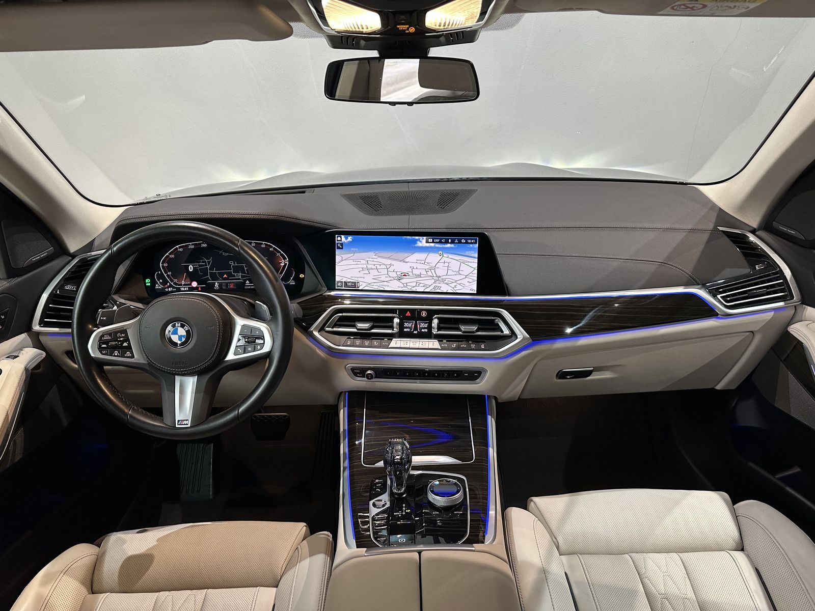 Fahrzeugabbildung BMW X5 xDrive30d Gestiksteuerung Head-Up Panoramagla