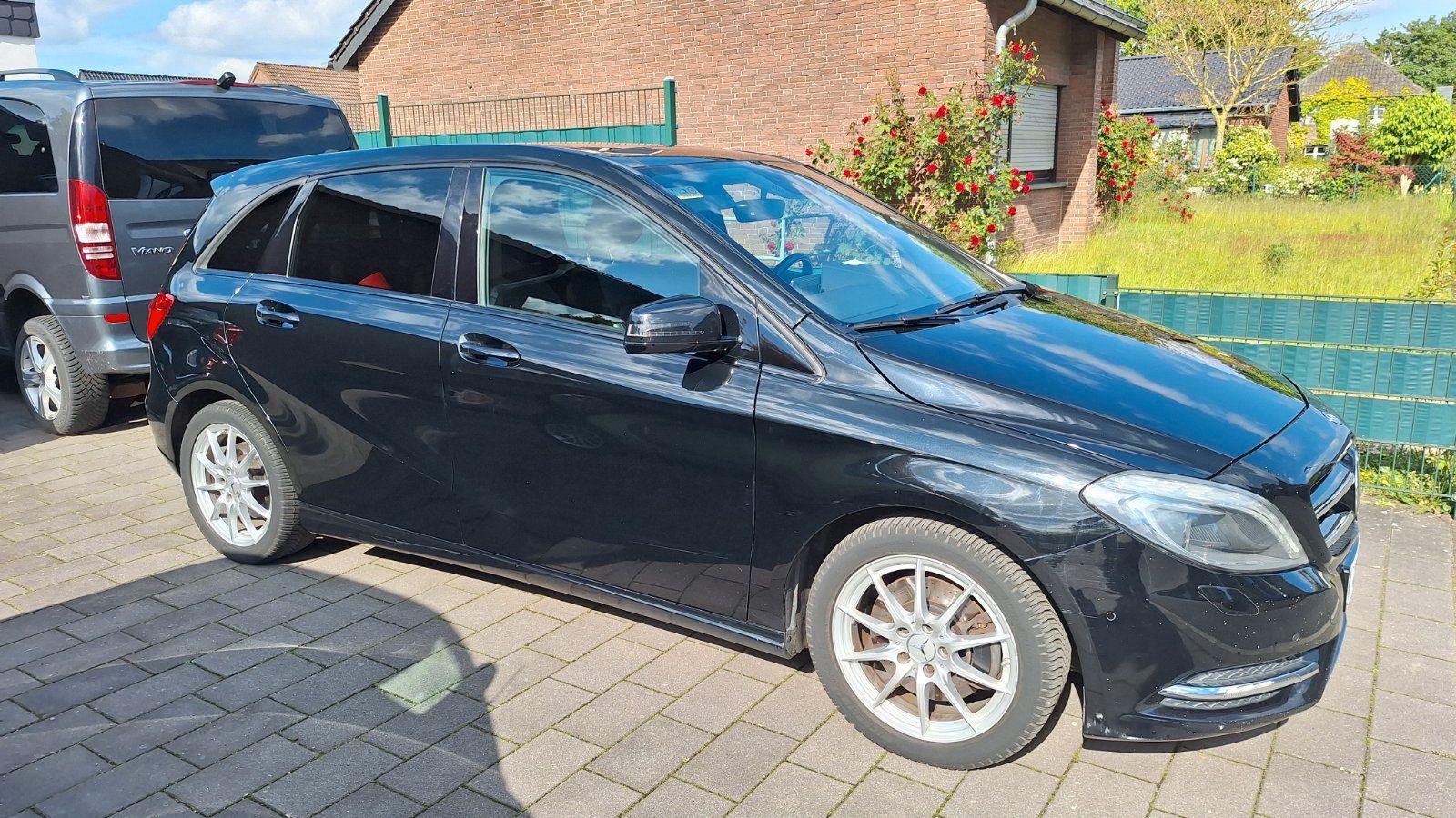 Mercedes-Benz B 220
