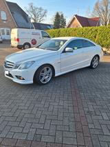 Mercedes-Benz E 200 CGI, AMG-Sportpaket, Diamantweiss - Mercedes-Benz E 200: Coupe, Cgi