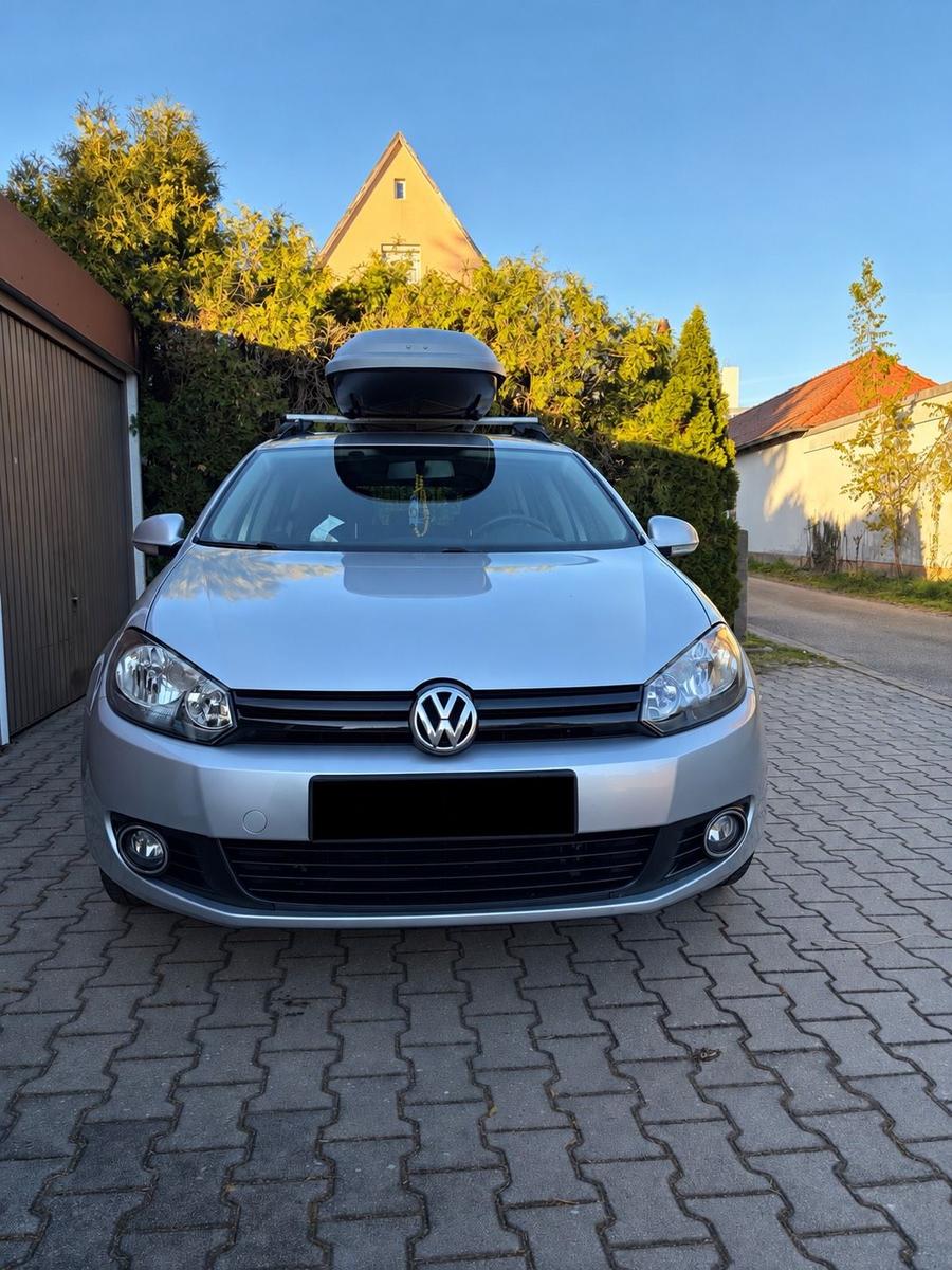 Volkswagen Golf 2012 — interior