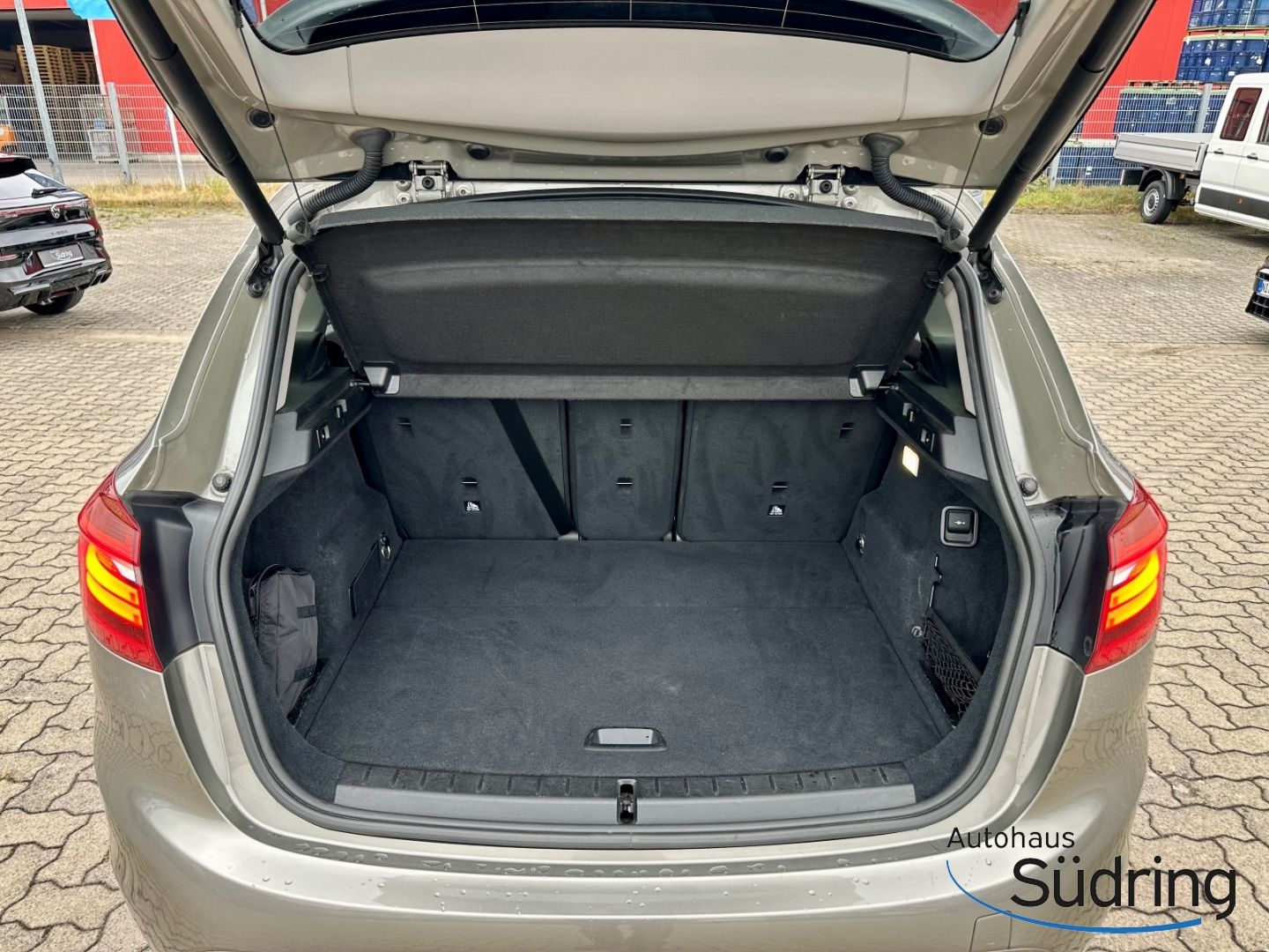 218 Active Tourer i Advantage Navi LED El Heckkl