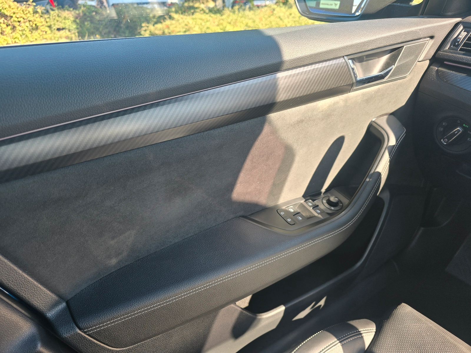 Fahrzeugabbildung SKODA Superb Combi Sportline 4x4 Matrix Navi ACC DCC 4