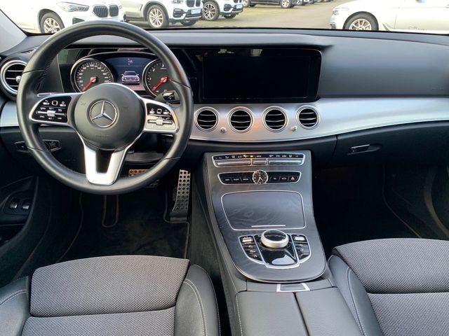 Fahrzeugabbildung Mercedes-Benz E 220 Td 9GTronic+Avantgarde+LED+Navi+Kamera+AHK