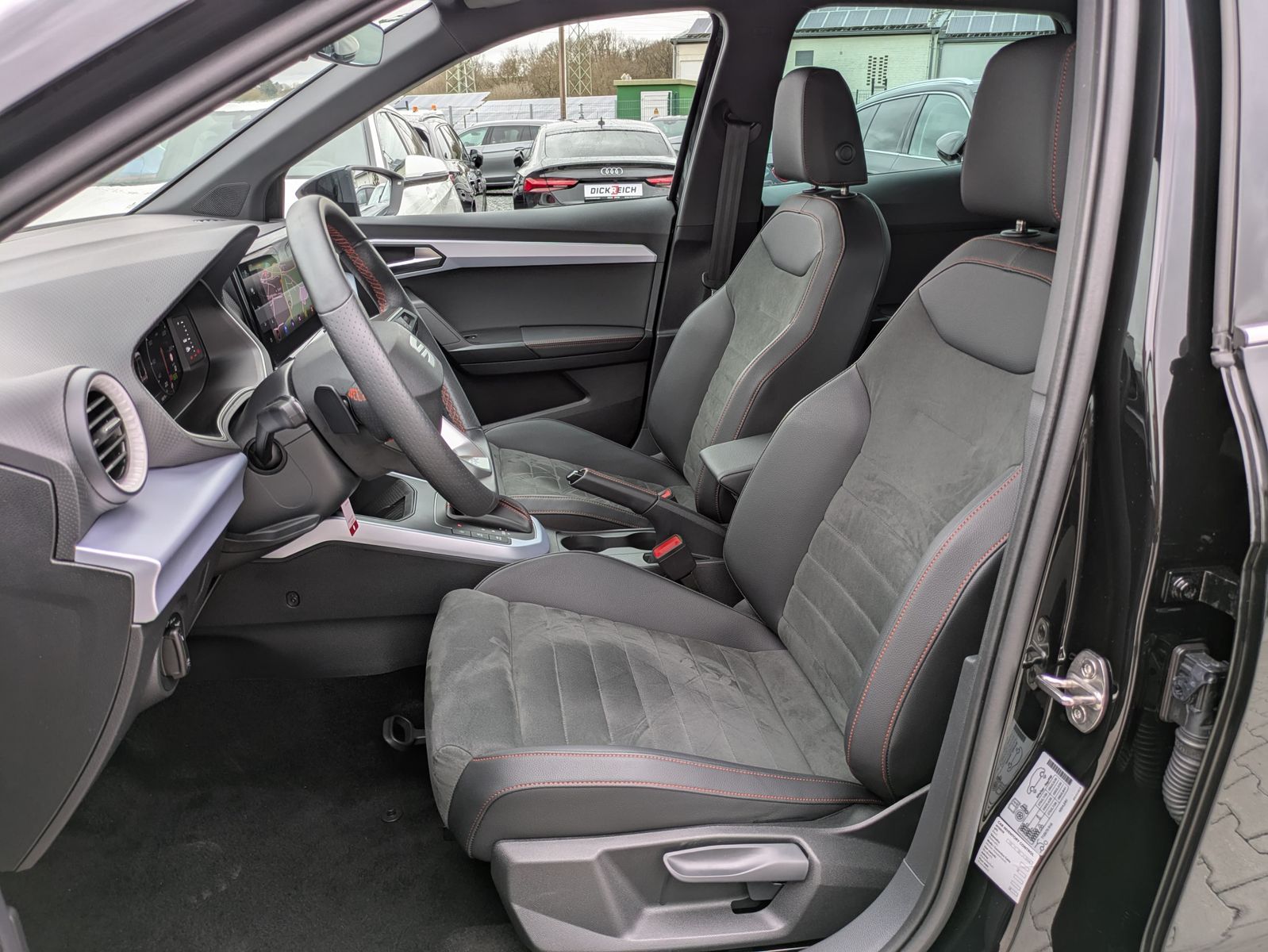 Fahrzeugabbildung SEAT Arona 1.5 TSI FR DSG AHK*ACC*LED*APP*DAB*KAMERA