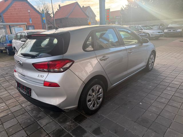 Hyundai i30 1.6 CRDi 70kW Select TÜV 05/2026 EURO 6