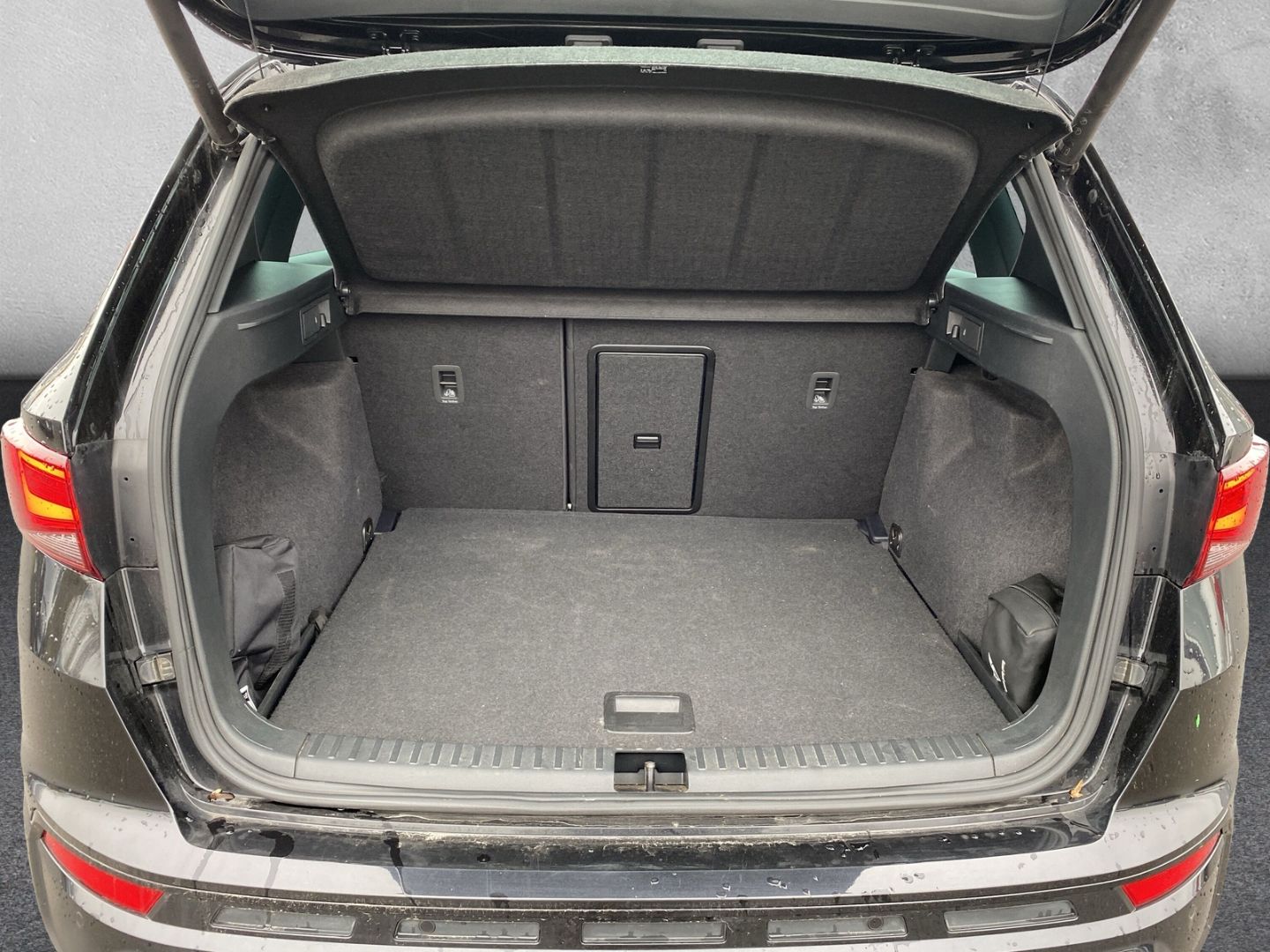 Fahrzeugabbildung CUPRA Ateca VZ 4Drive AD AHK-klappbar Navi Digitales C