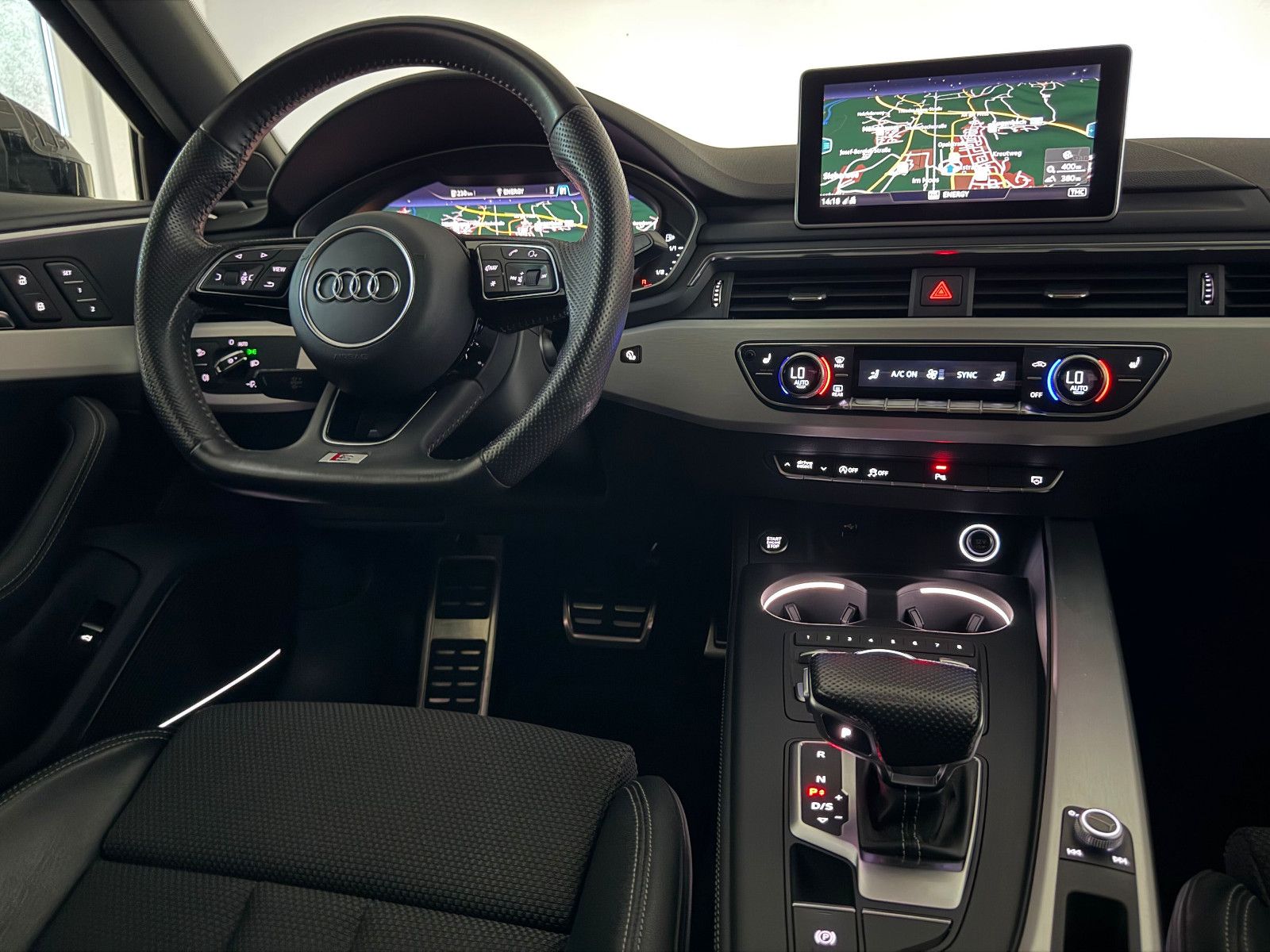 Fahrzeugabbildung Audi A4 3.0 Lim. Quattro S-LINE/DAB/B&O/MATRIX/VRTL