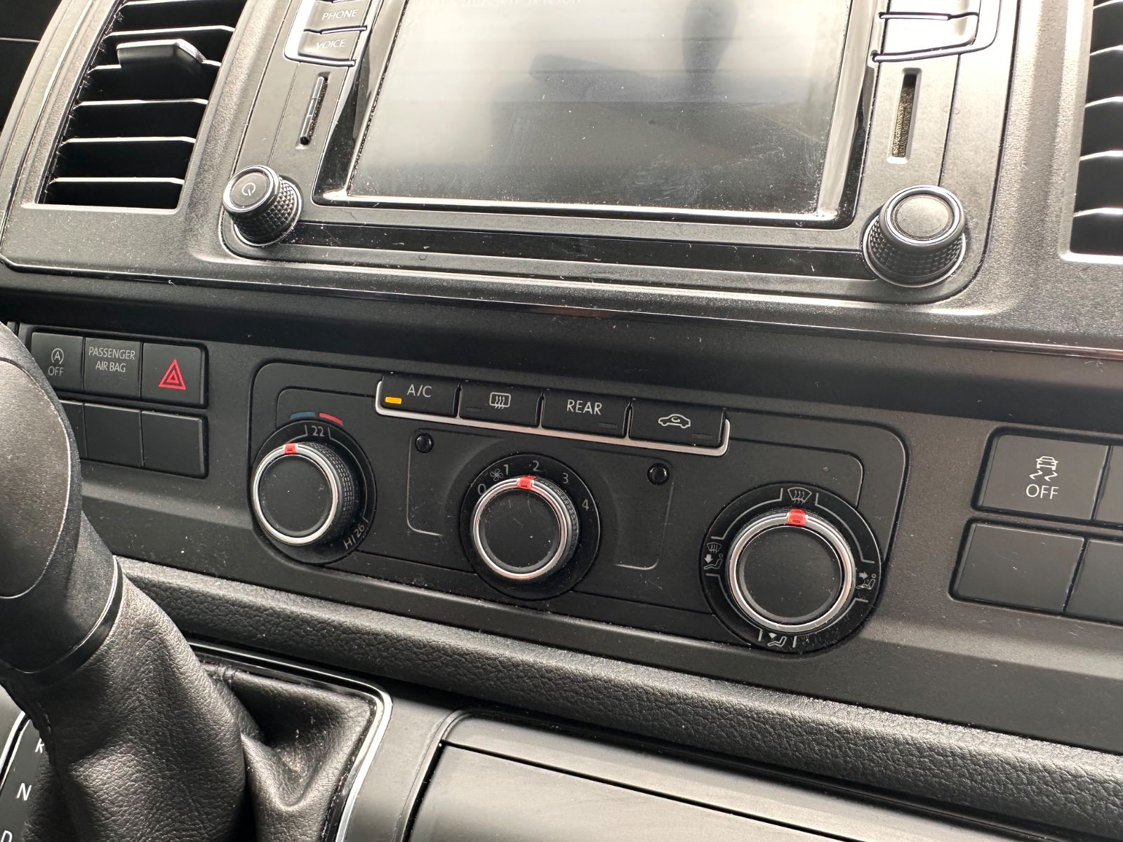 Fahrzeugabbildung Volkswagen T6 Multivan 2.0 TDI 4Motion DSG AHK/Navi/APP