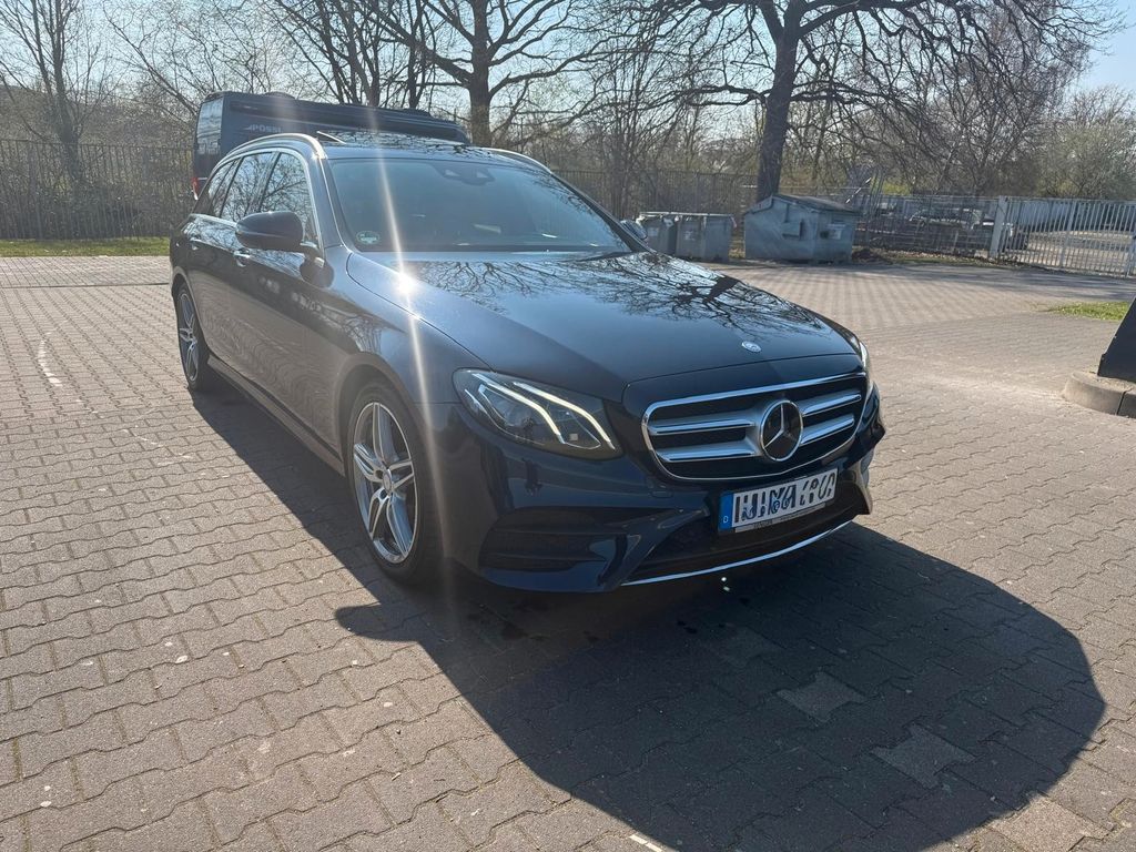 Image of Mercedes-Benz E 220