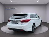 Hyundai i40 CW Family Plus AHK Bixenon Navi LM - Hyundai mit Benzin-Antrieb: Kombi