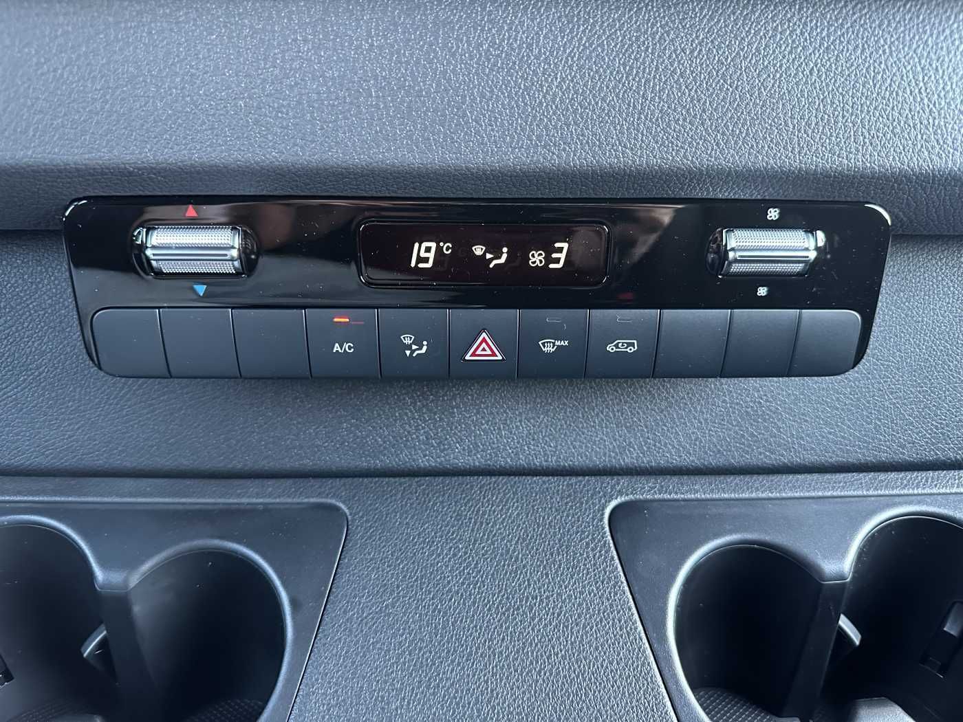 Fahrzeugabbildung Mercedes-Benz Sprinter 319 CDI DoKa 3665 4x4 Klima AHK LED