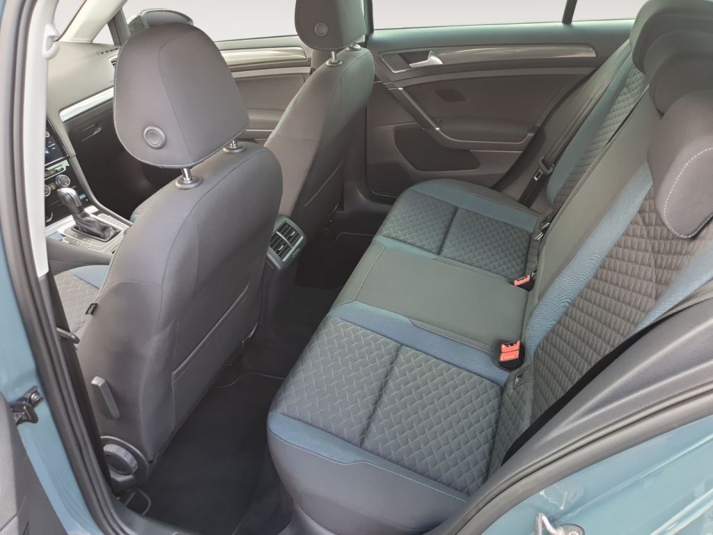 Fahrzeugabbildung Volkswagen Golf 1.5 TSI ACT DSG IQ.DRIVE SH,ACC,PDC,FSH