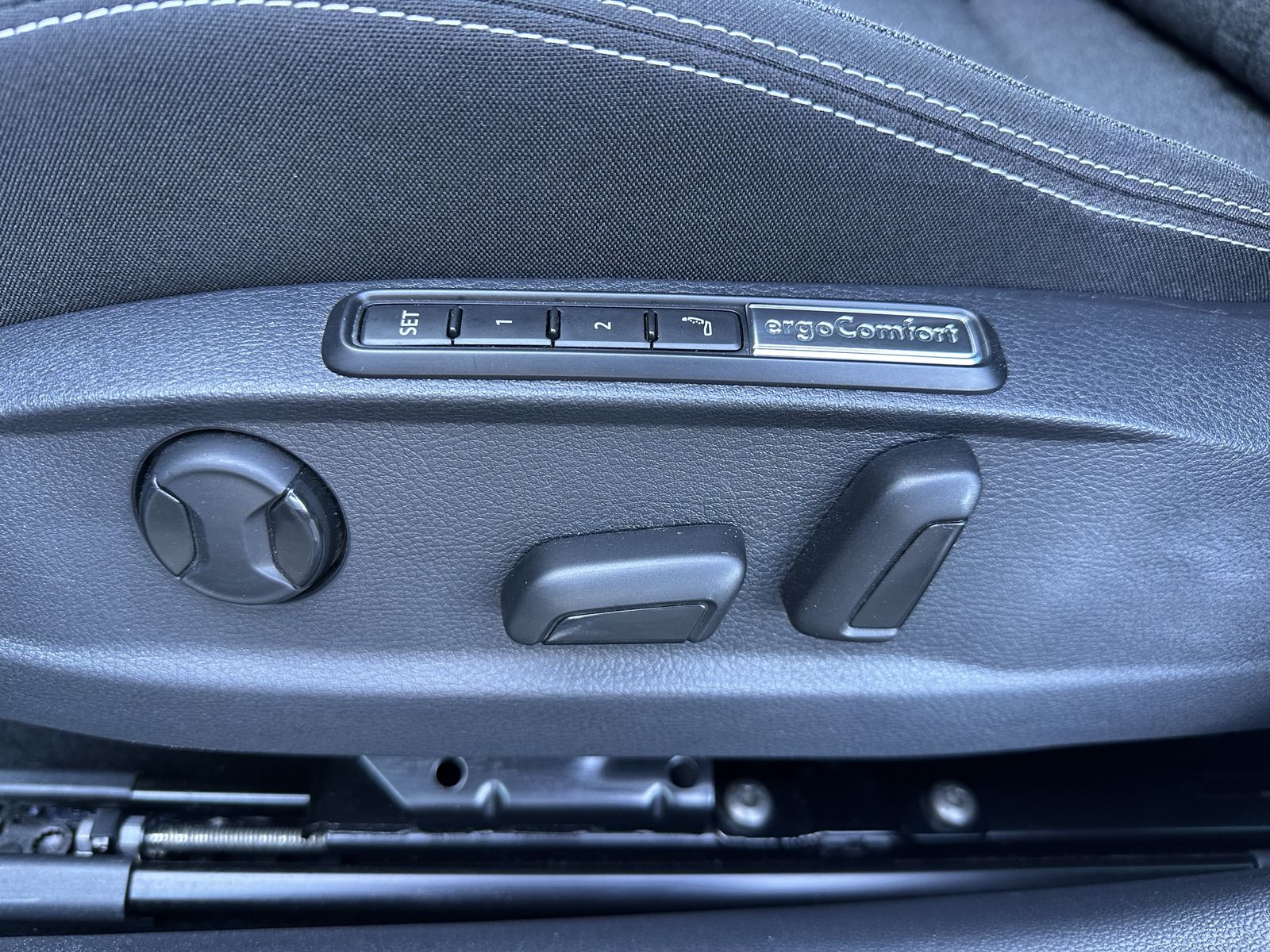 Fahrzeugabbildung Volkswagen Passat Variant 1.4 eHybrid GTE NAV+LED+ACC+AHK