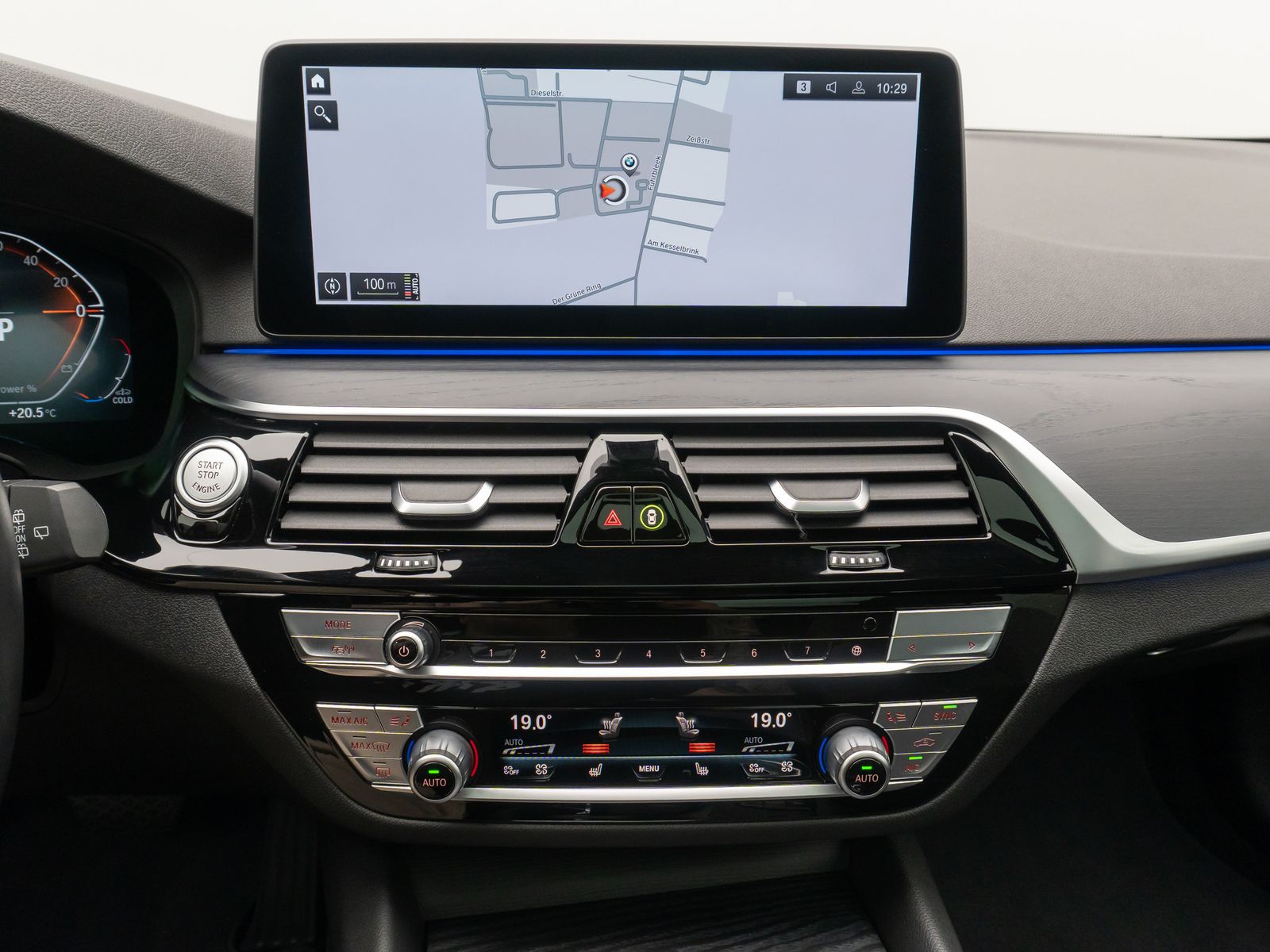 Fahrzeugabbildung BMW 530d xD Alarm HUD DAB Kamera DisplayKey Panorama